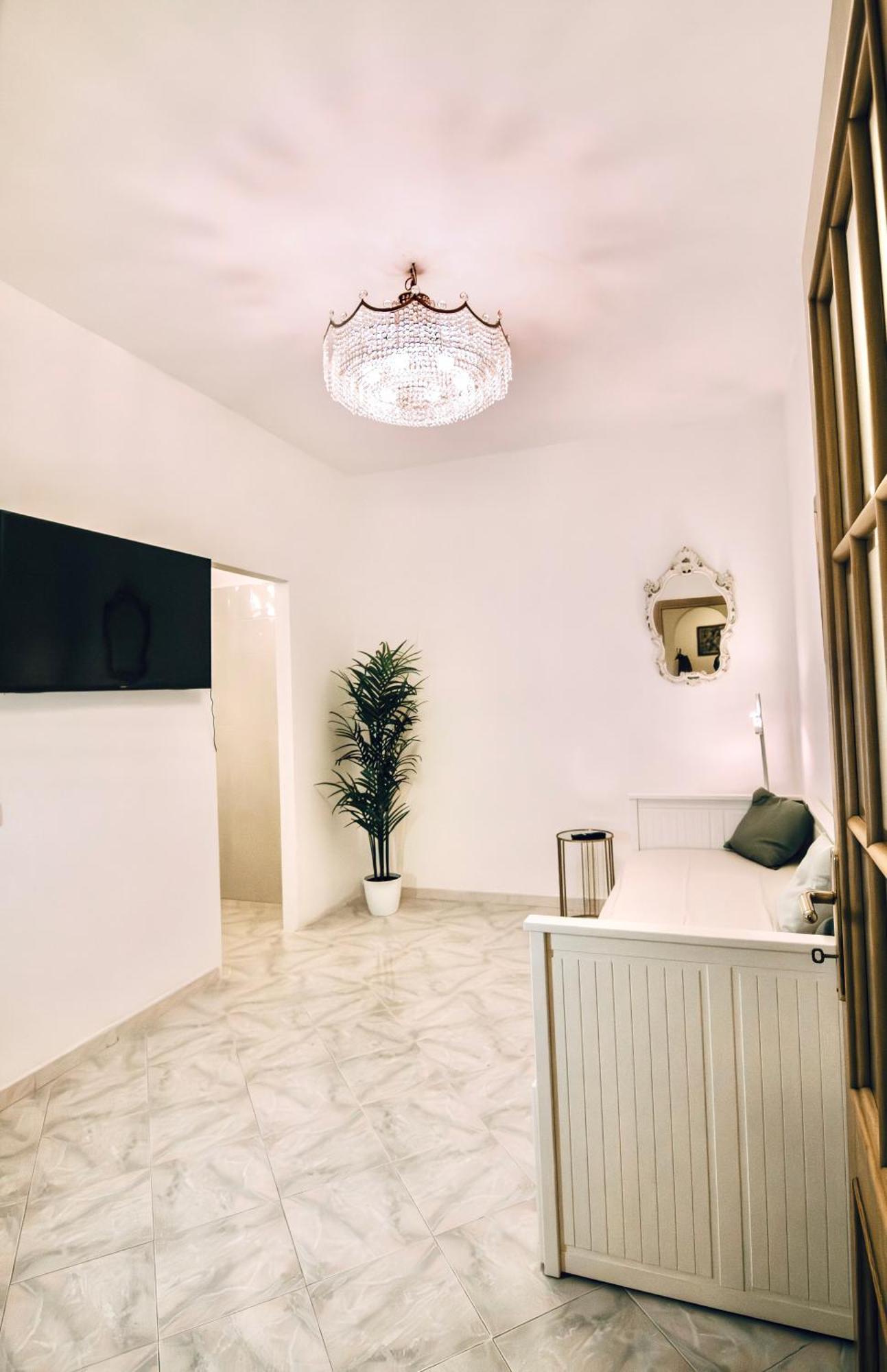 Apartment Golden Luxury - San Giovanni - 10 Min To Basilica Of San Giovanni - 25 Min To Colosseum Rome