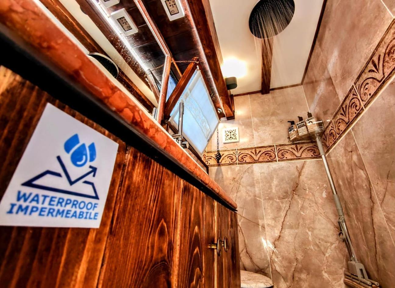 Apartment Domus Corneliae - Romantico Attico & Jacuzzi - Metro A Cornelia Rome