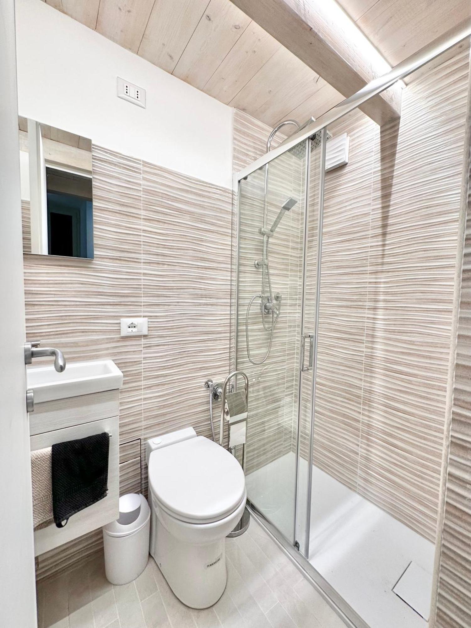 Stanza Con Bagno Privato In Camera In Loft Guest house Rome