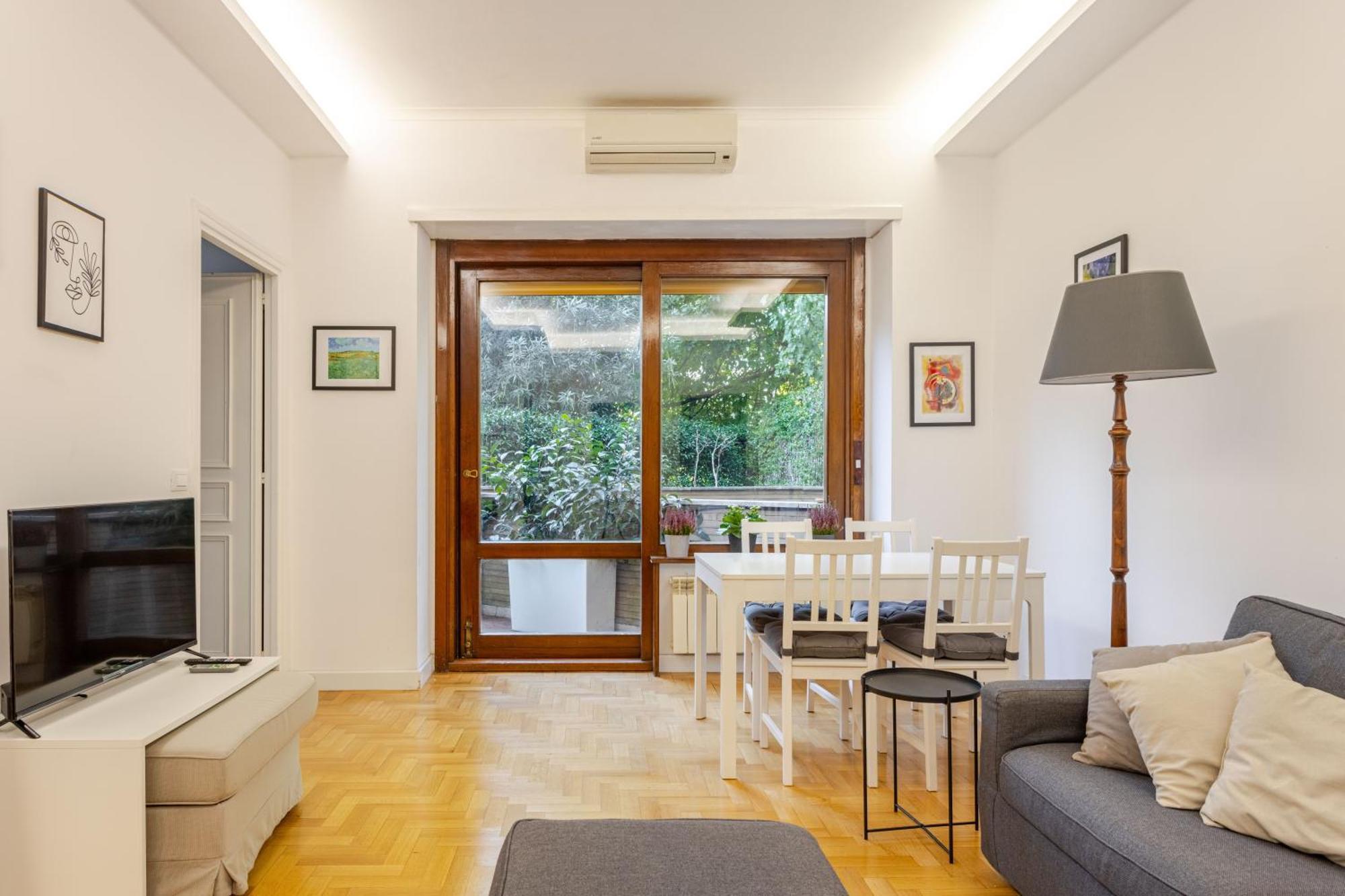 Fleming Hill - Free Private Parking & Garden Apartment Rome