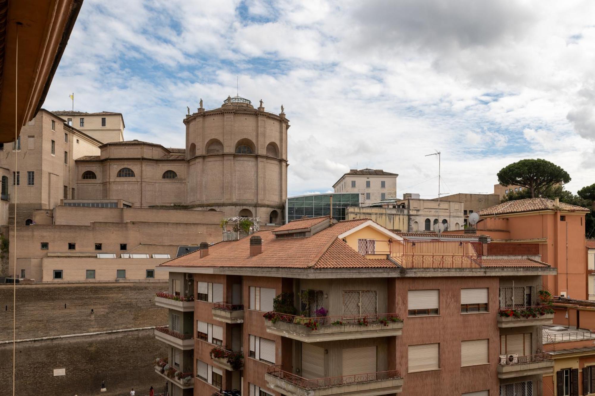 Sistine Chapel View Check-in From 3 Pm To 10 Pm * Rome