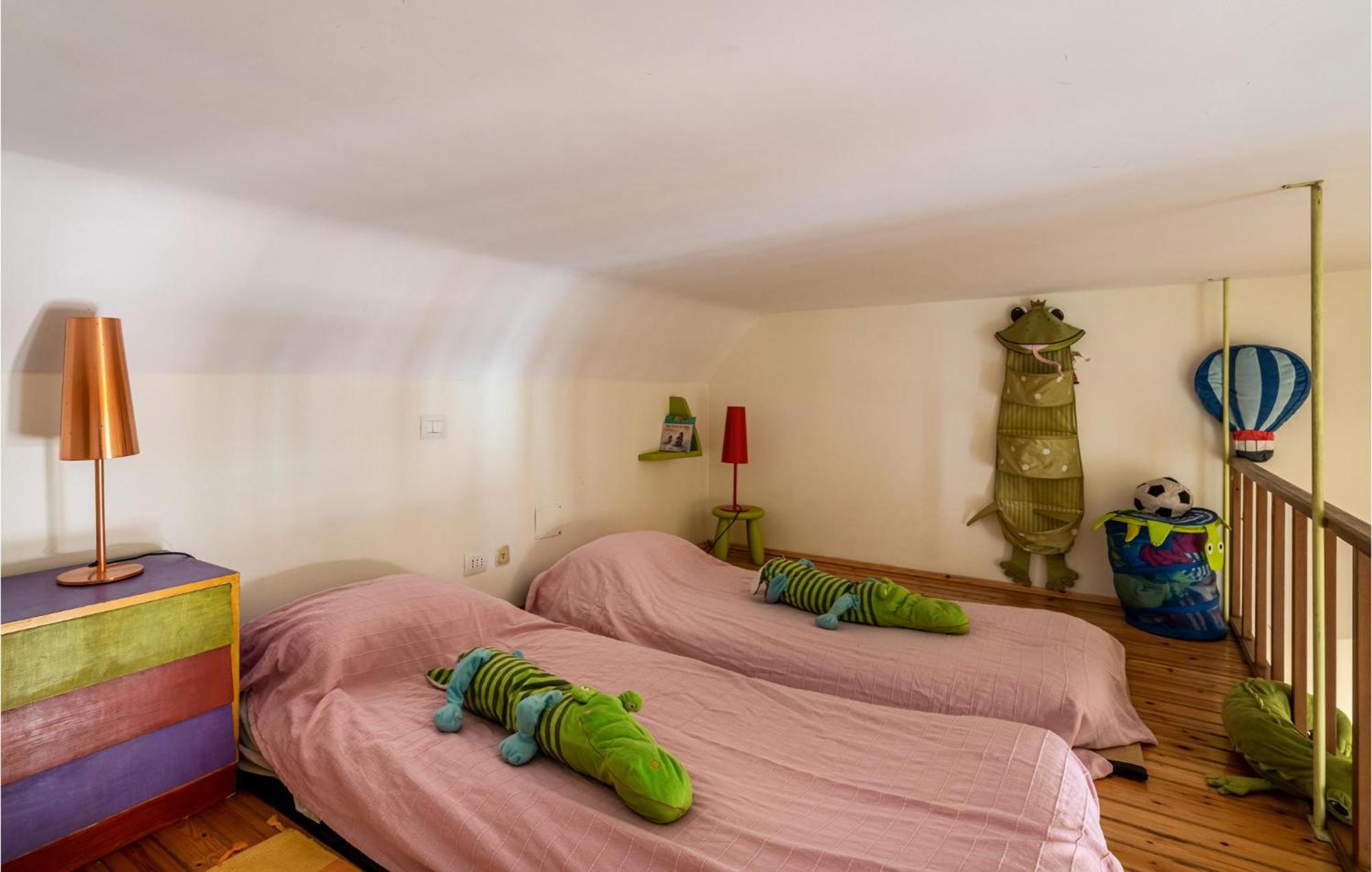 Apartment Amazing In With Wifi And 2 Bedrooms Rome