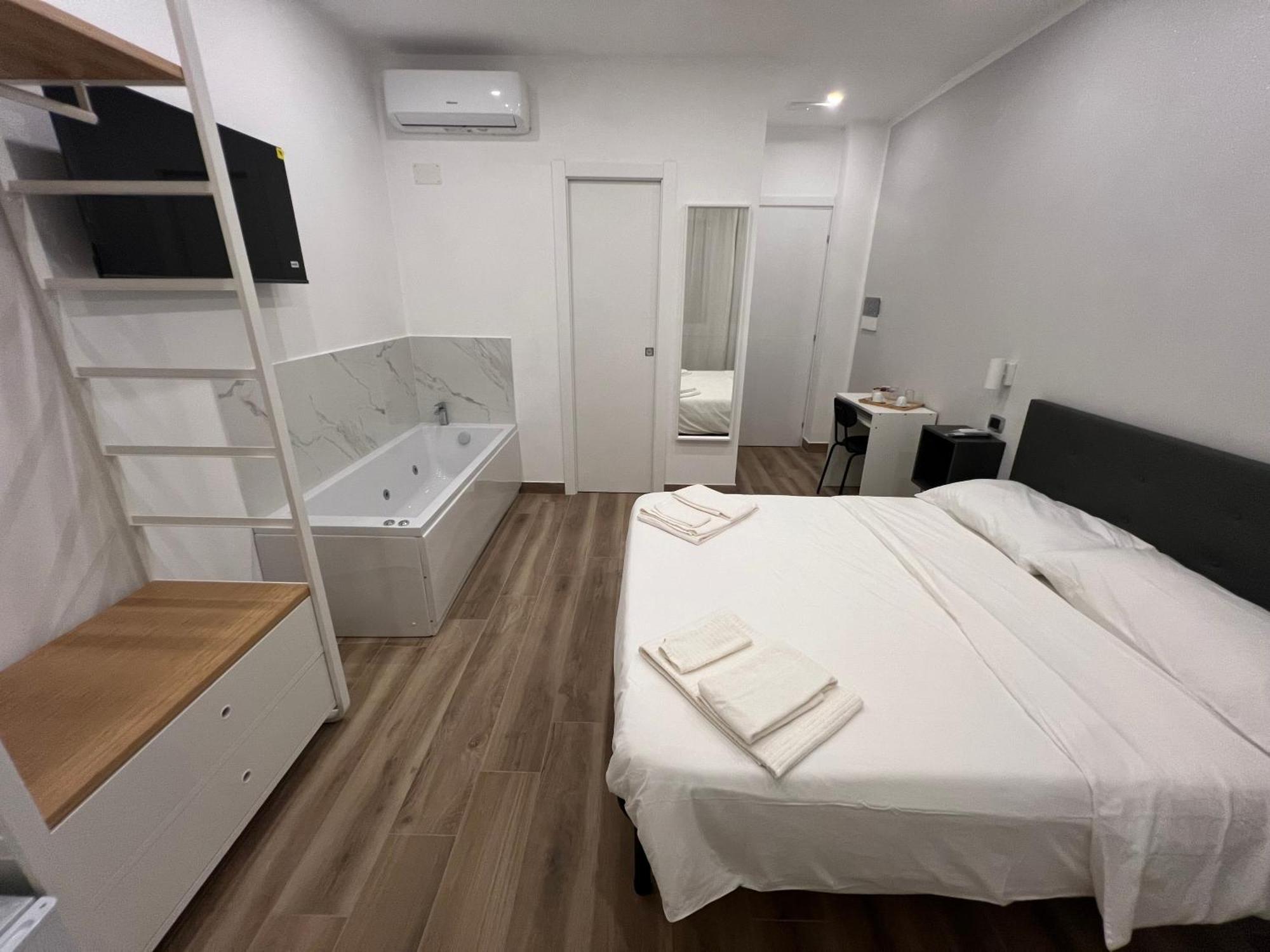 98 Guest house *
