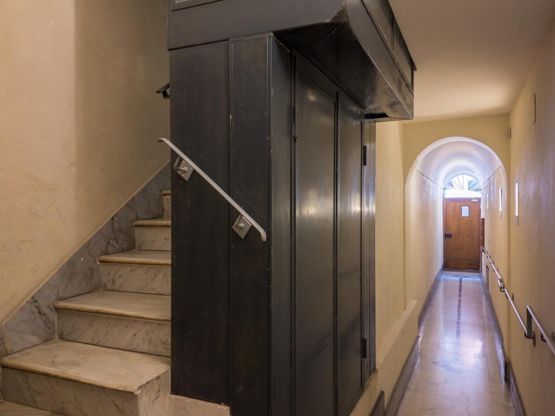 The Rent - Charming Two-bedroom Near The Vatican Apartment