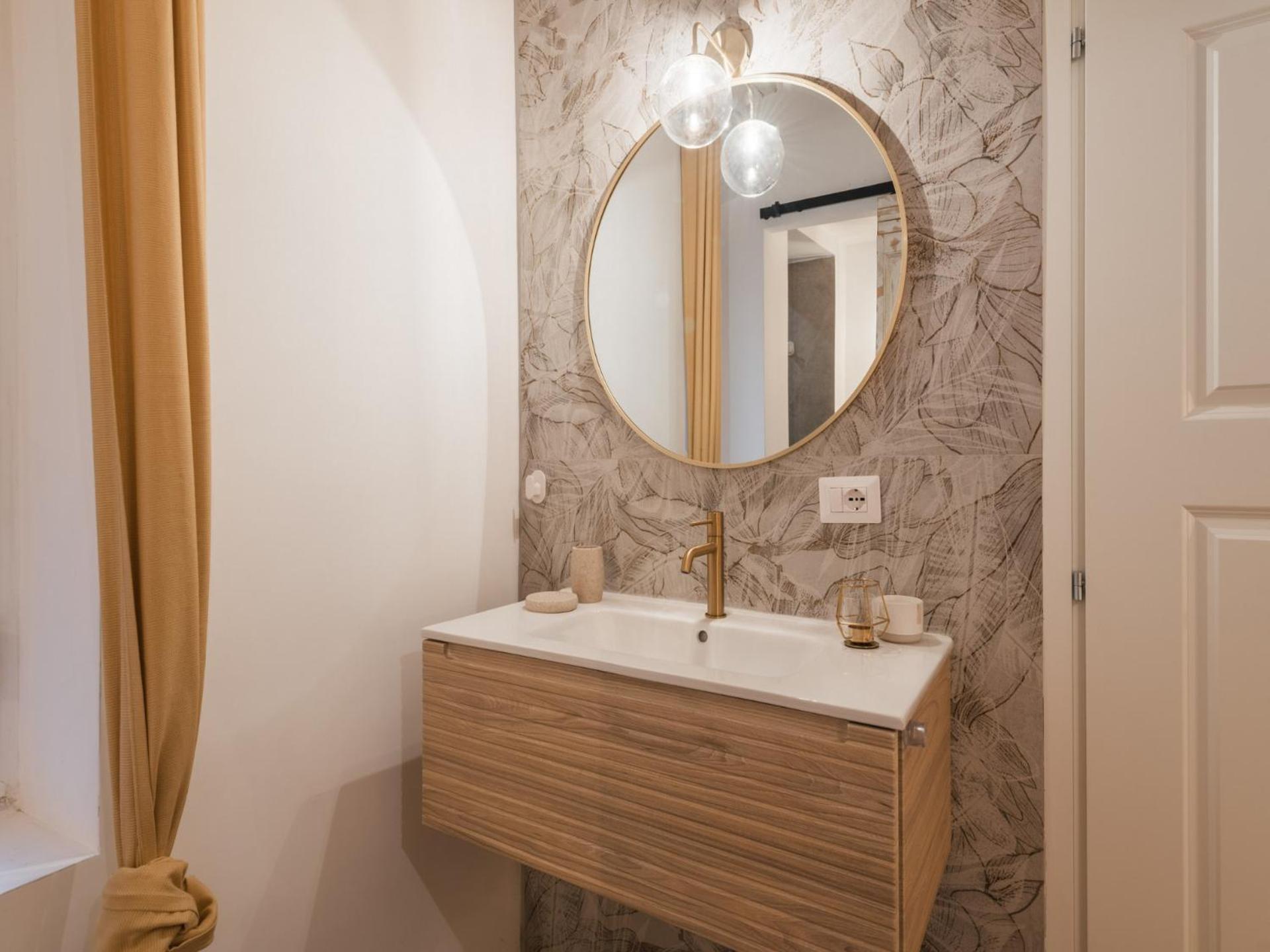 The Rent - Charming Two-bedroom Near The Vatican *