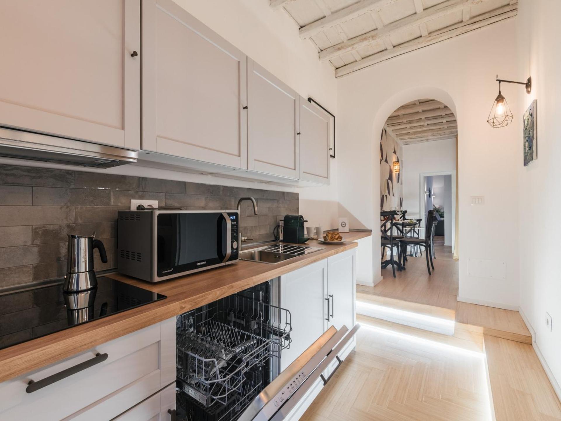 The Rent - Charming Two-bedroom Near The Vatican *