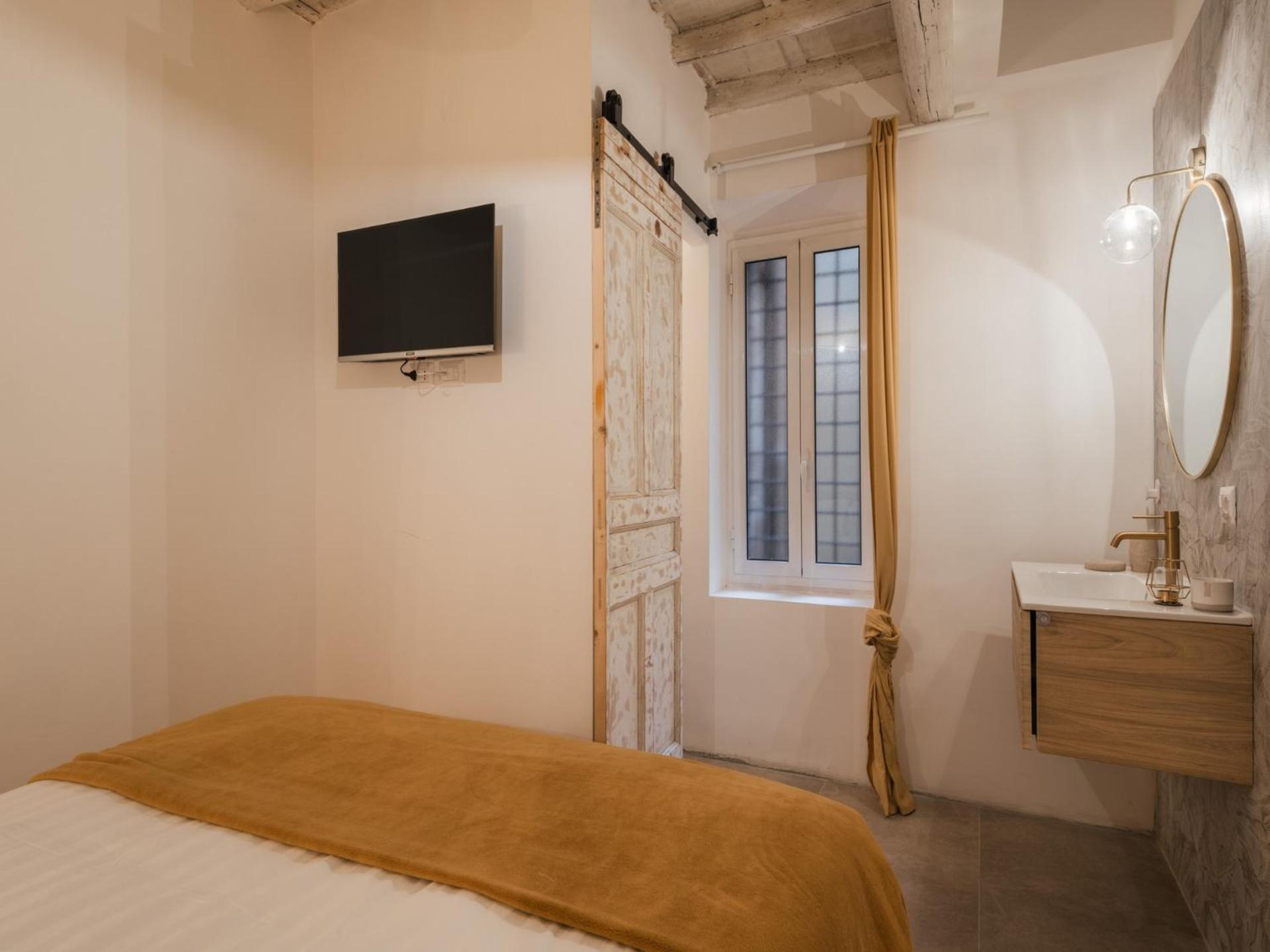 The Rent - Charming Two-bedroom Near The Vatican * Rome