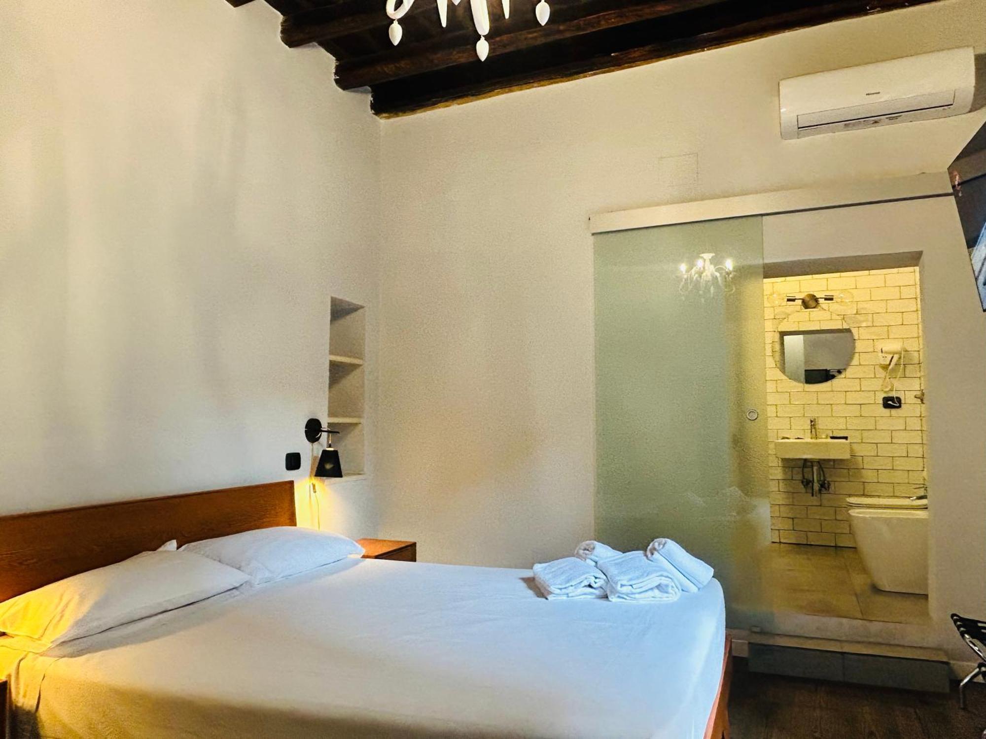Cenci Guest house *