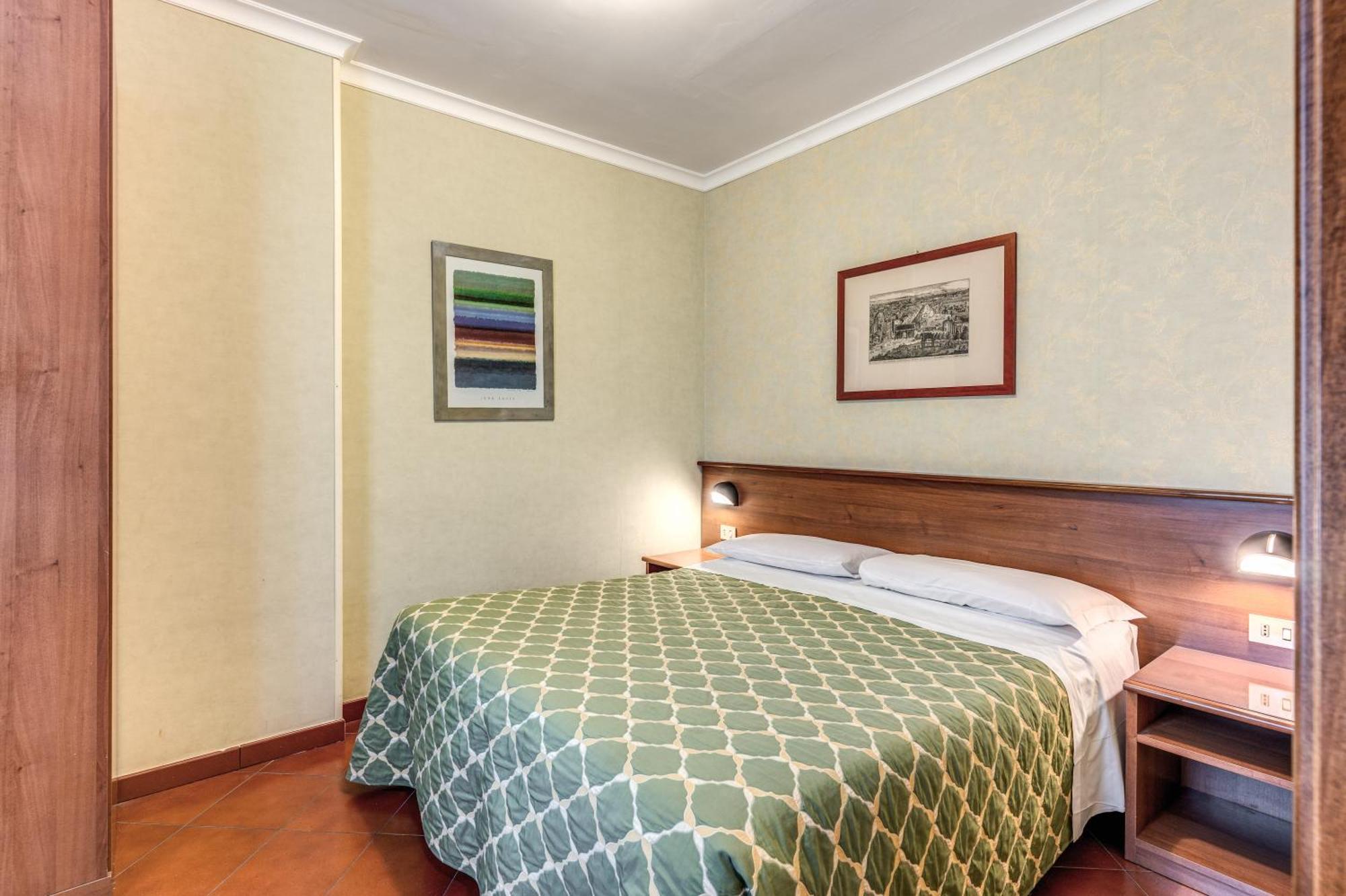 Hotel Corona Rome