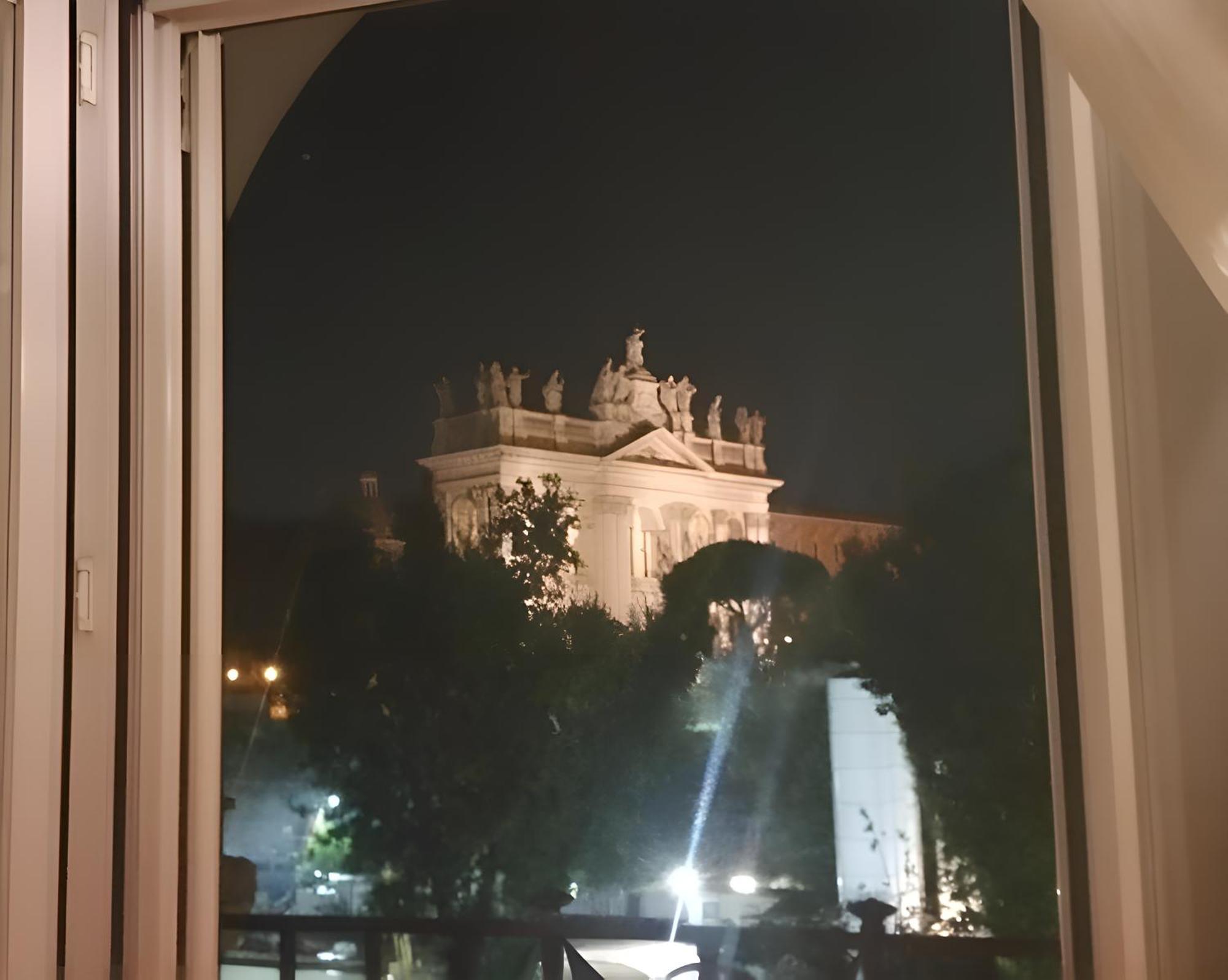 Large And Bright Amazing View Basilica San Giovanni In Laterano Apartment Rome