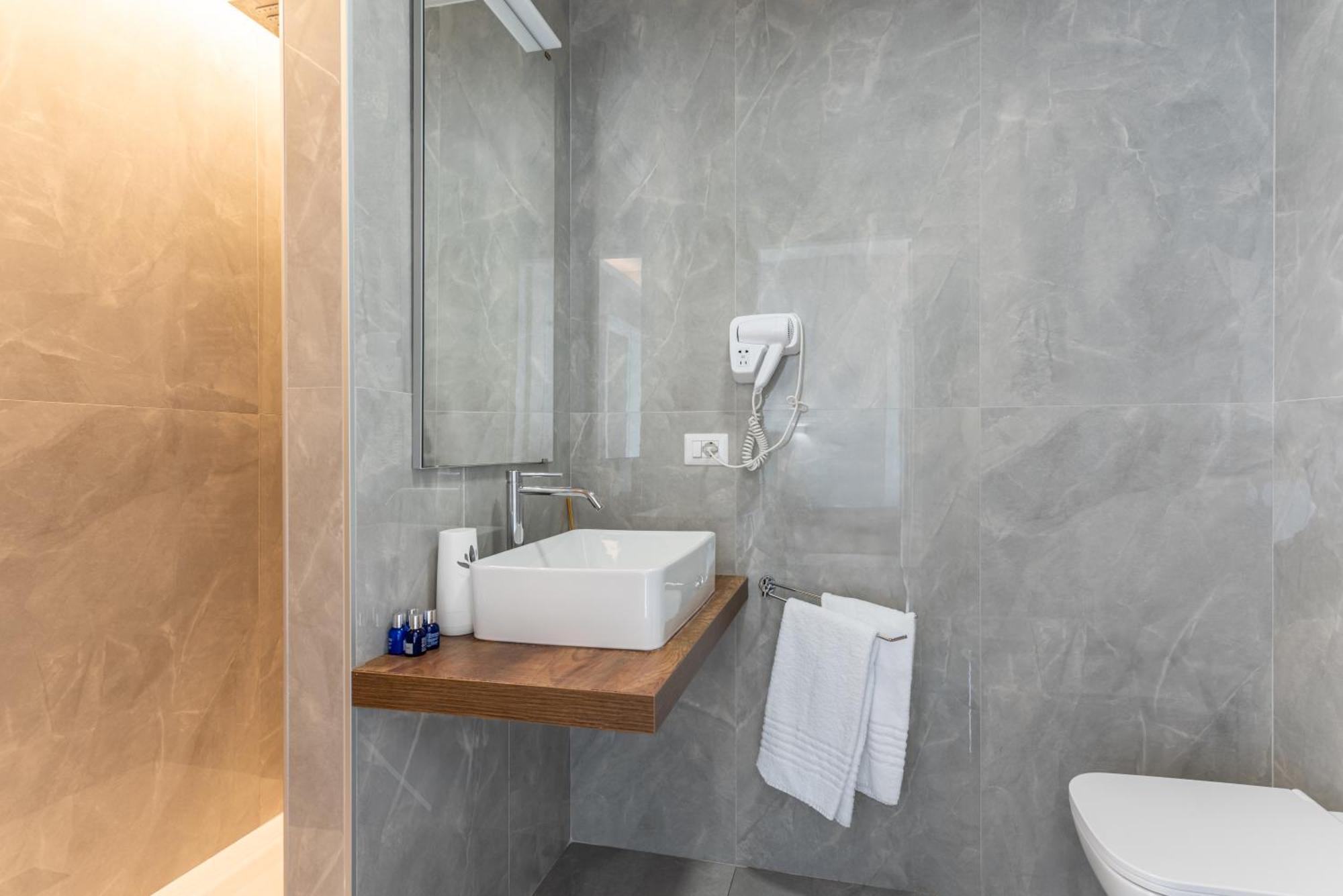 Plaza Suites, Luxury Collection *