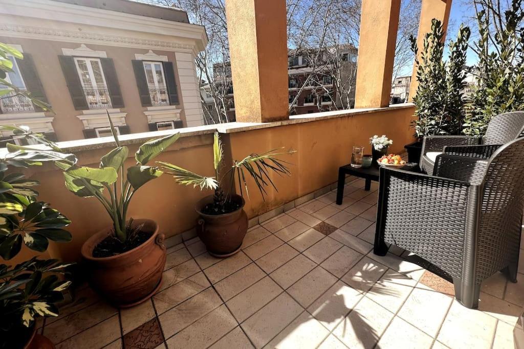 Trastevere White Apartment