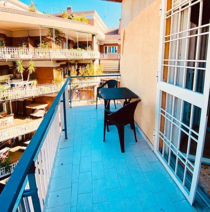 Charming & Quiet With Private Deck Next To Metro