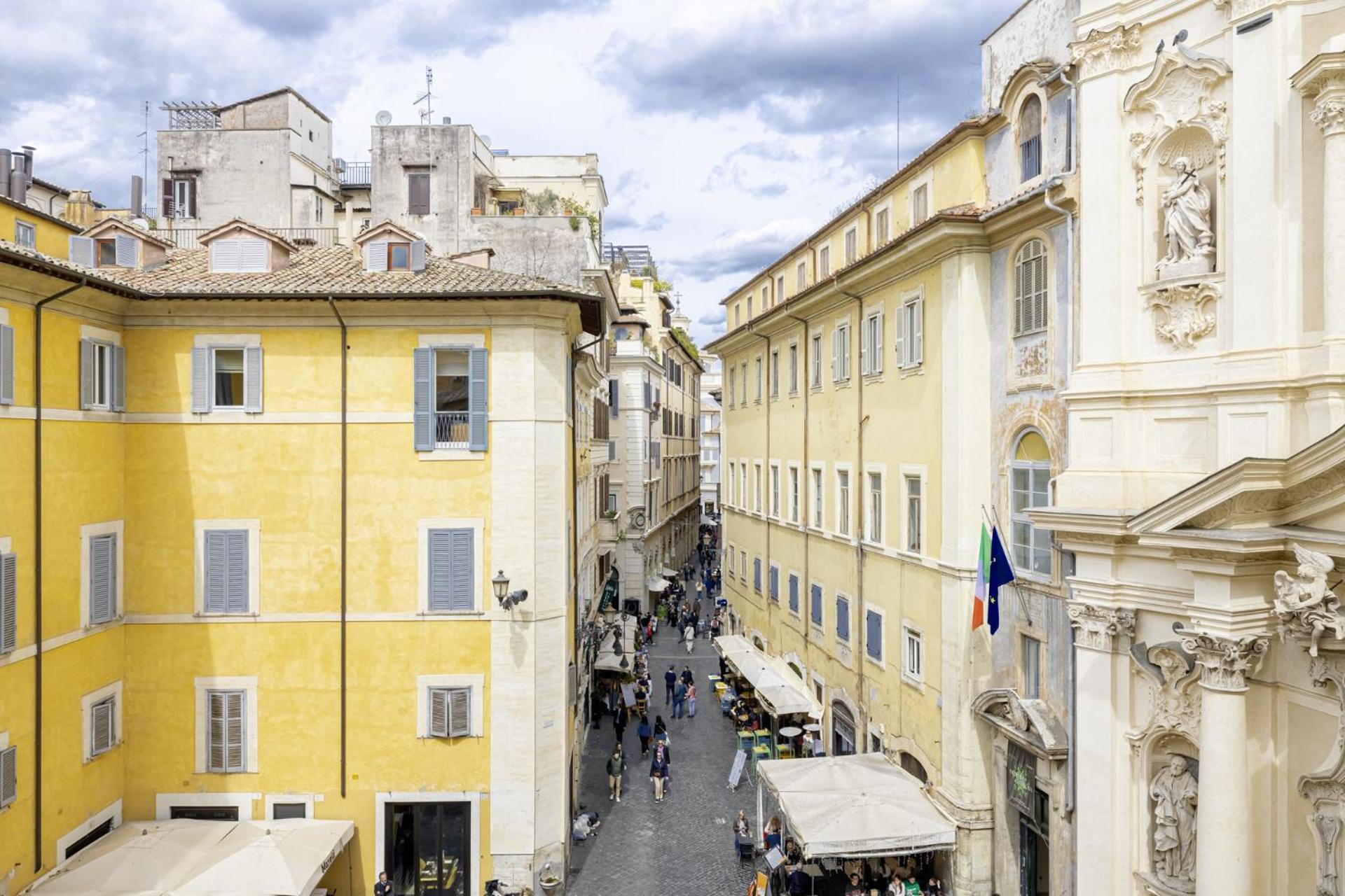 Piazza Della Maddalena View Apartment *