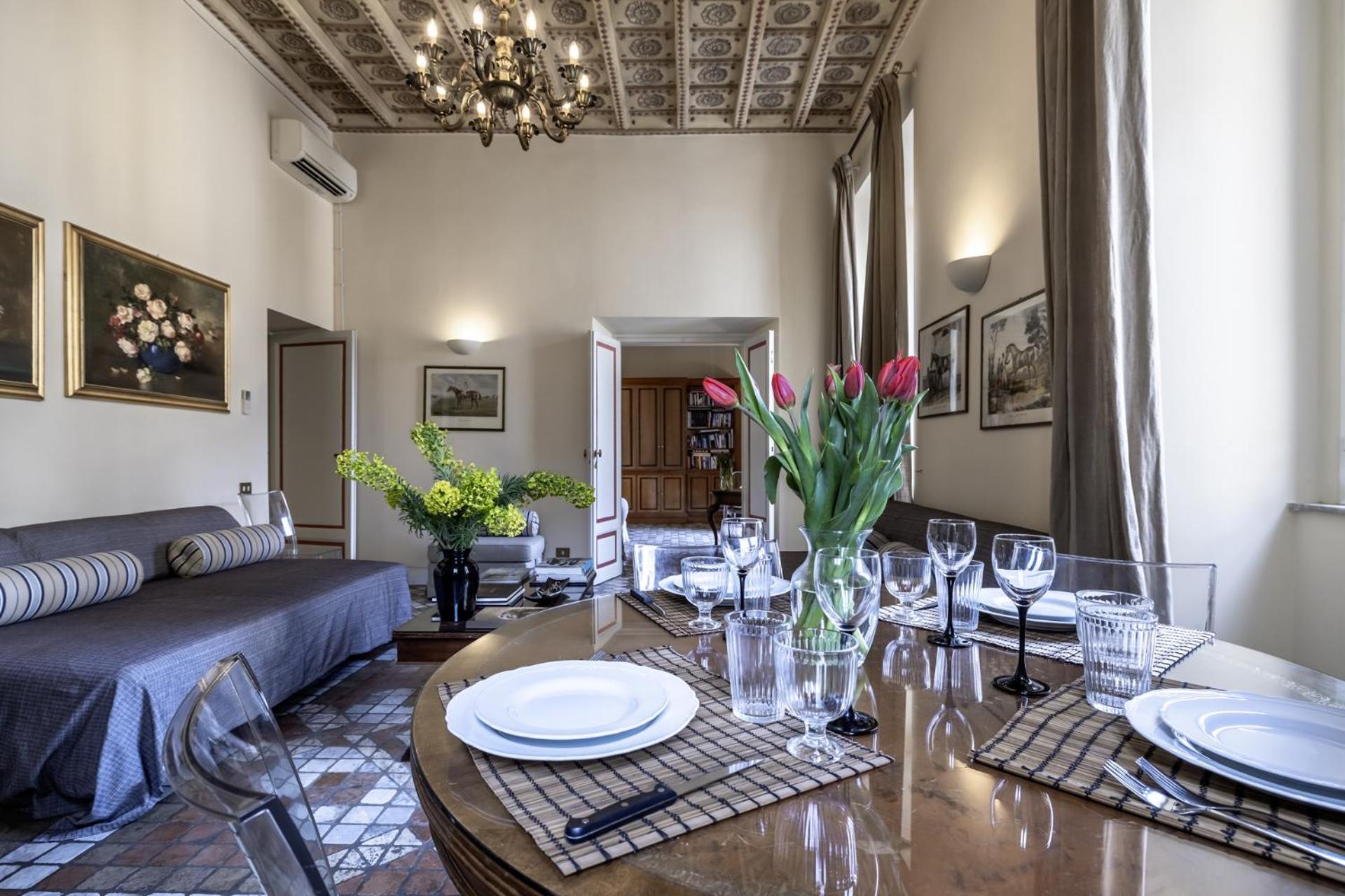 Piazza Della Maddalena View Apartment *