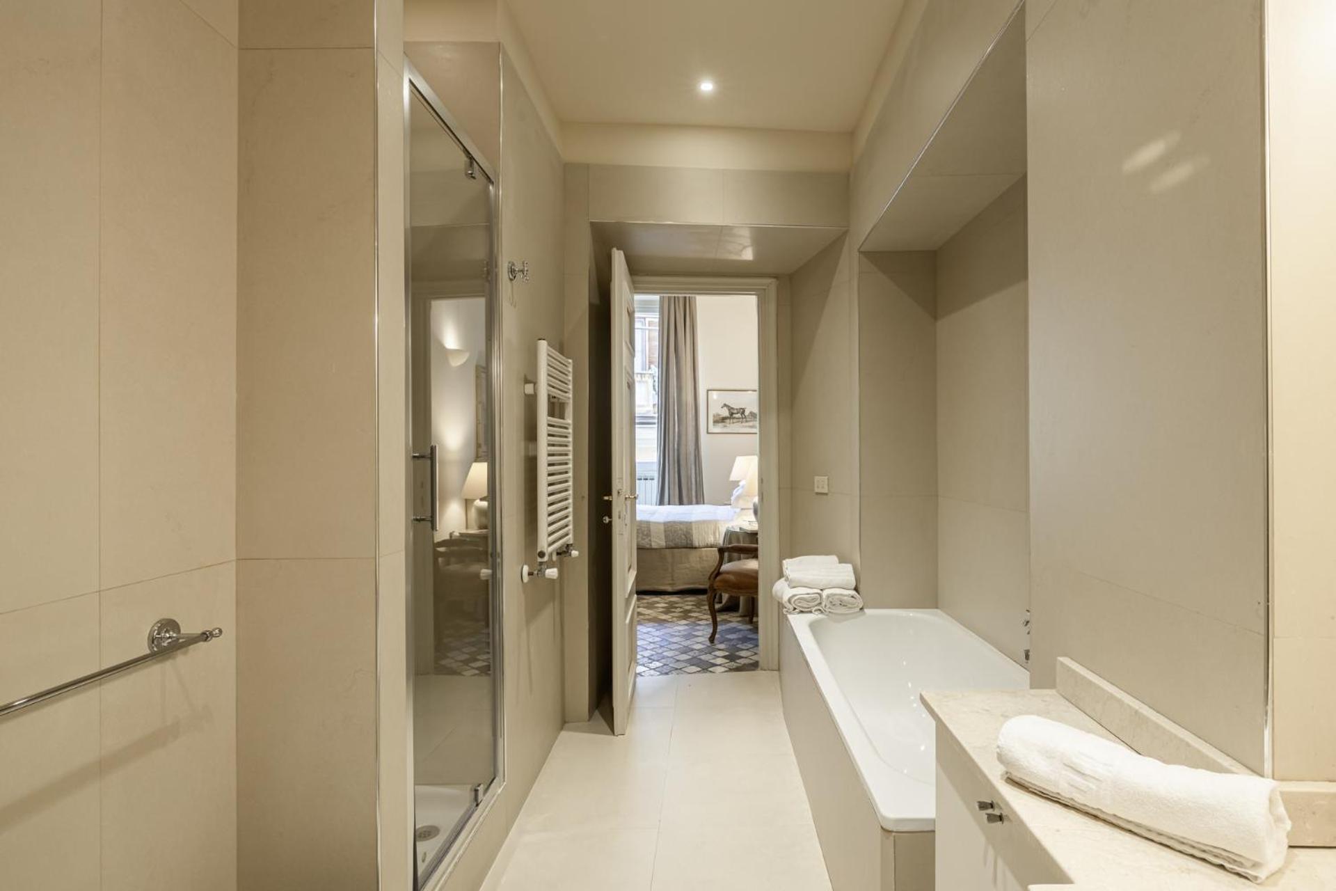 Piazza Della Maddalena View Apartment *