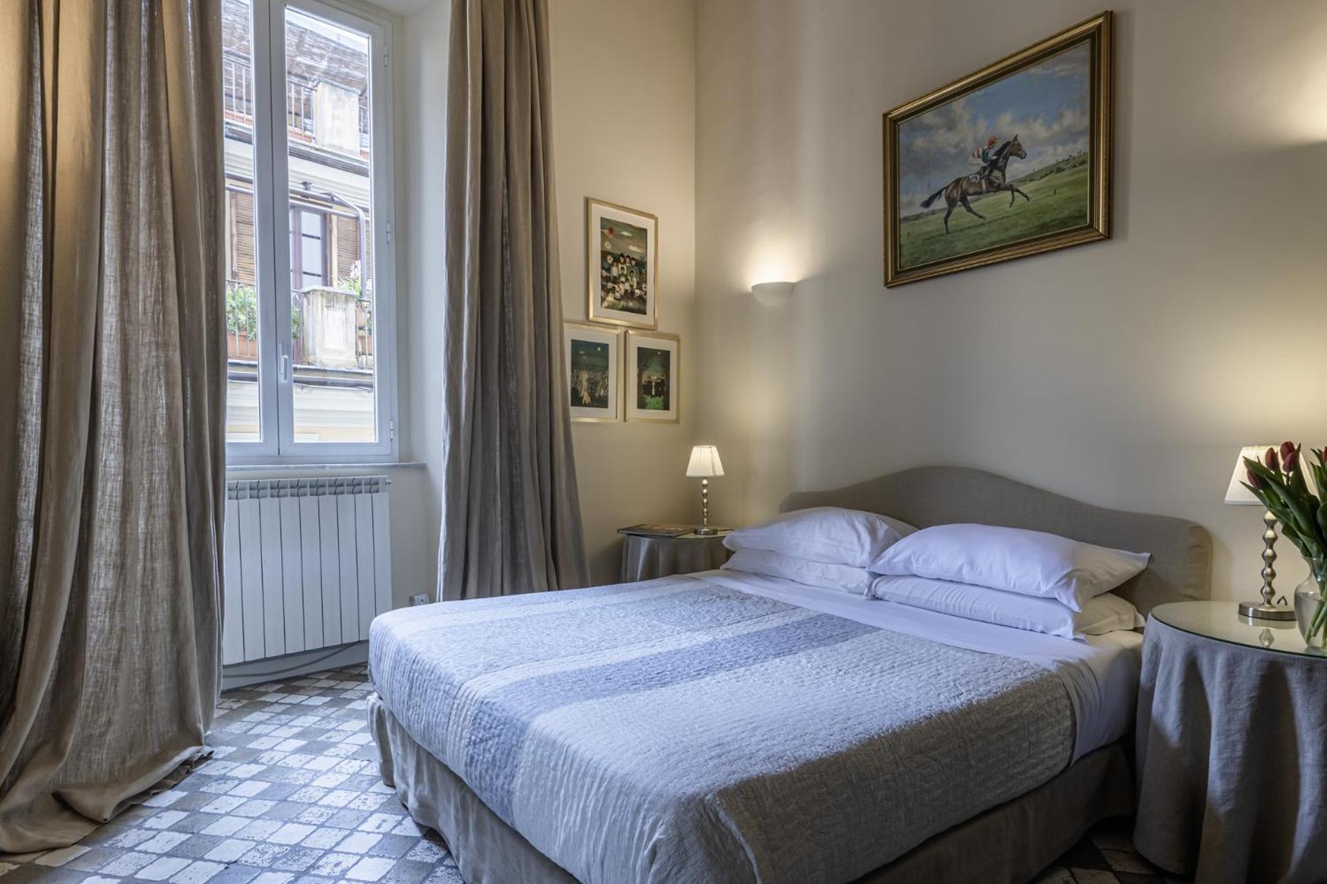 Piazza Della Maddalena View Apartment