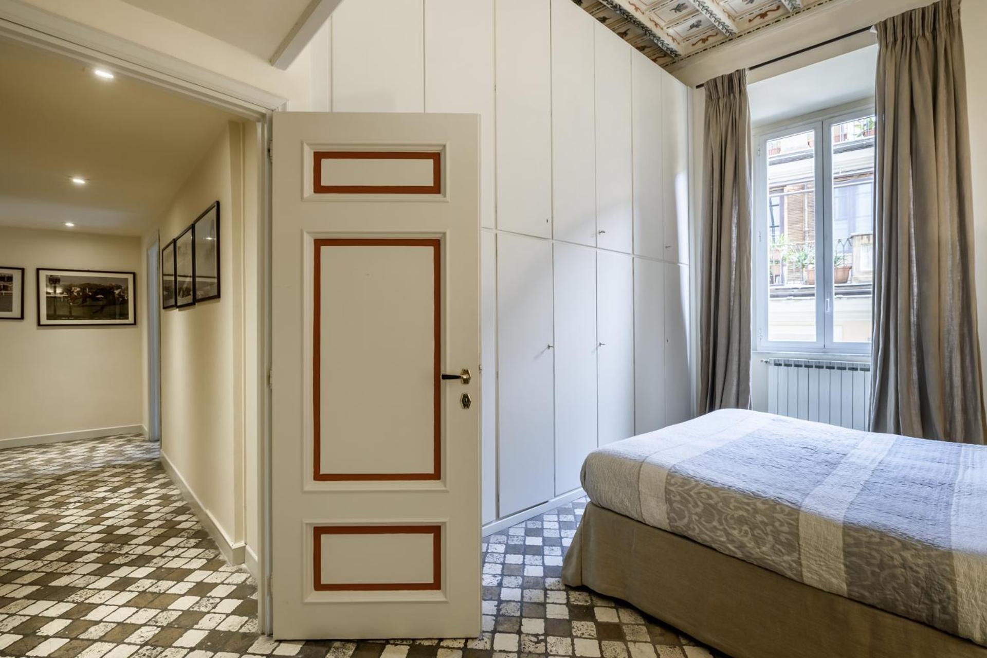 Piazza Della Maddalena View Apartment *