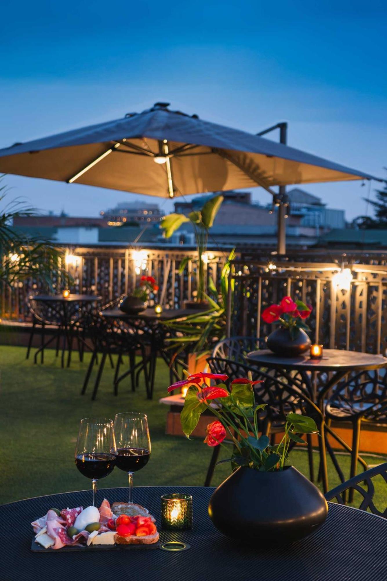 Western Globus Hotel