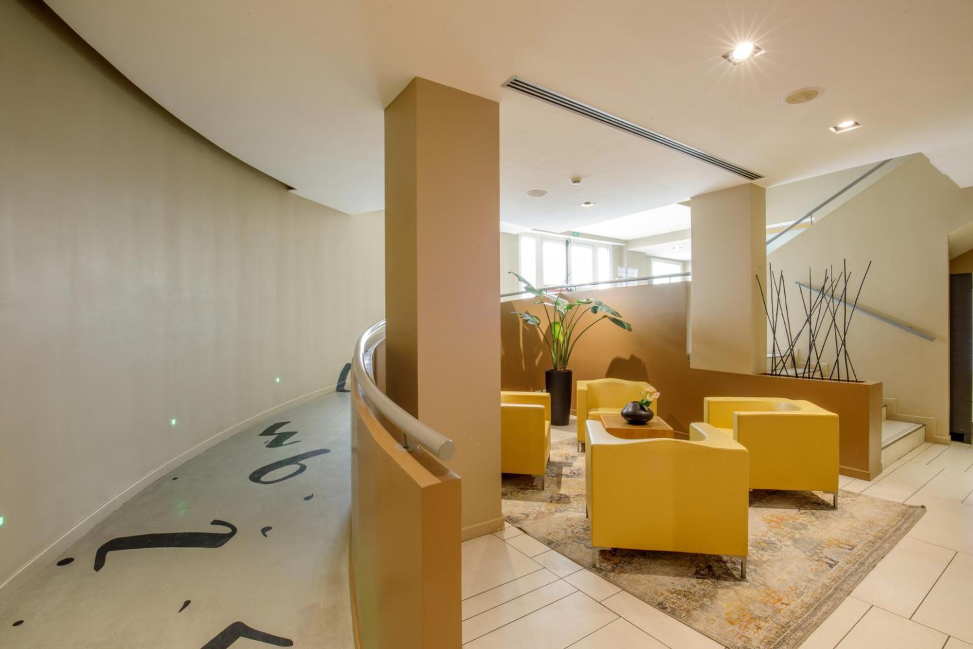Western Globus Hotel 3*