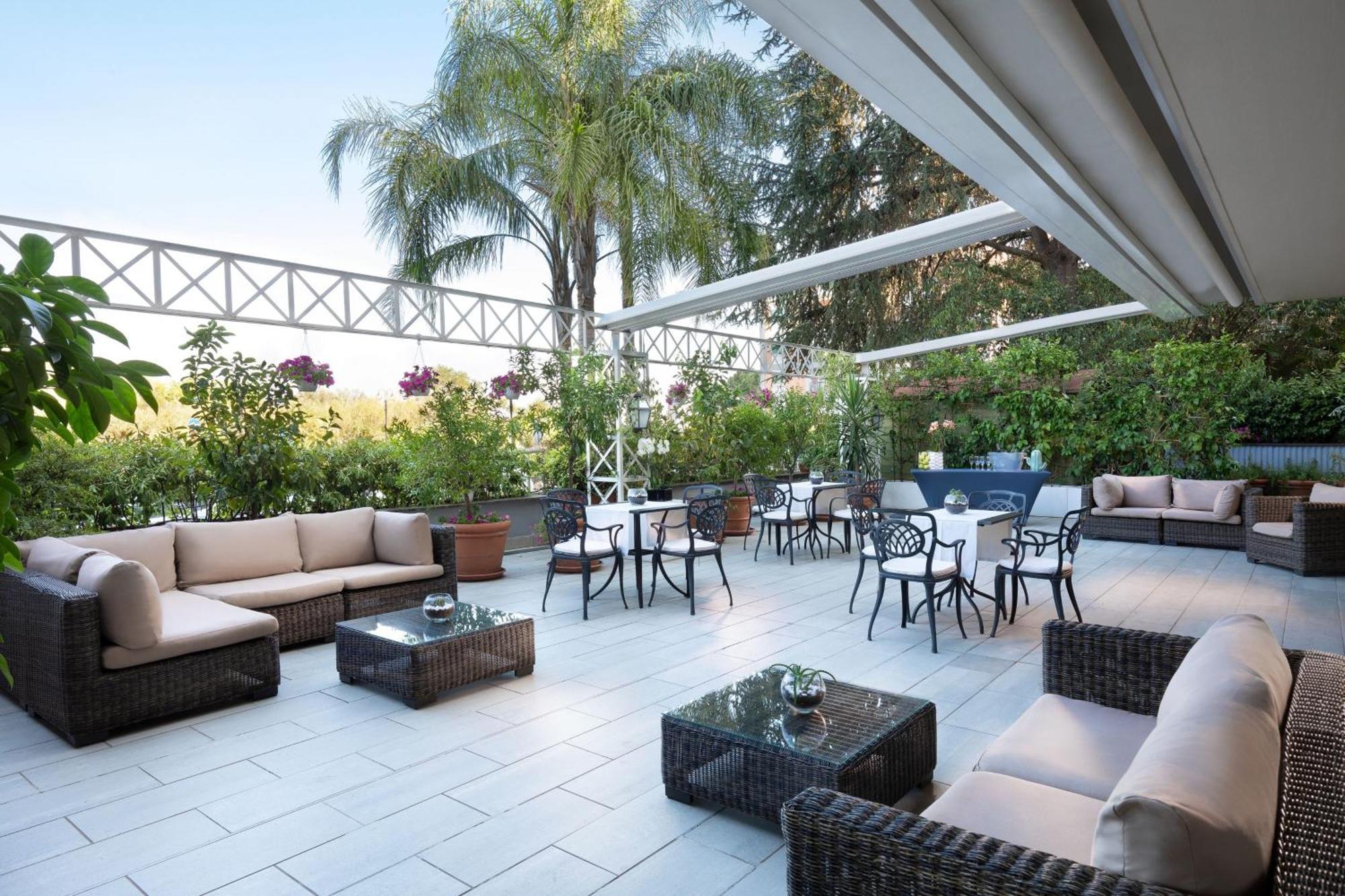 Courtyard By Marriott Park Hotel