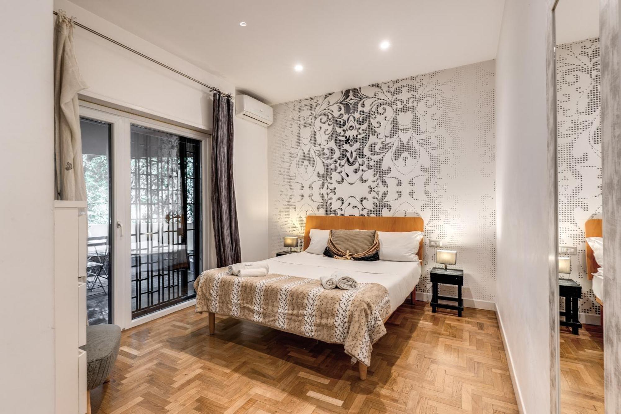 Romantic Piccolomini Lux Rome