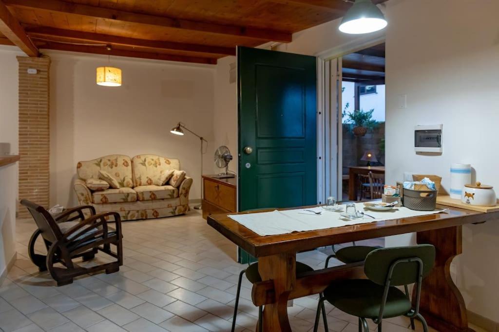 Apartment Casa Dantemini Casa Fiera Di Piana Del Solerm Fiumicino