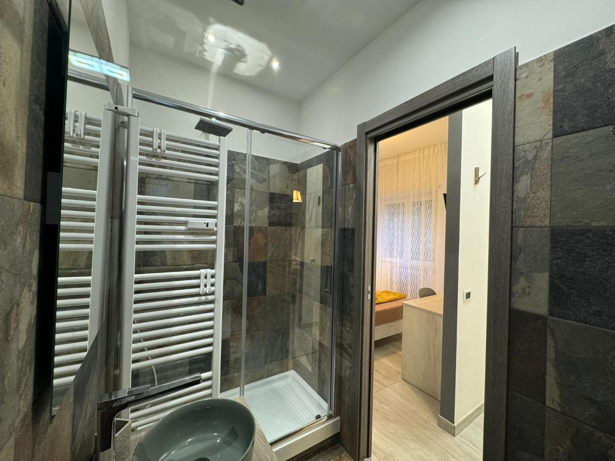 Elegant Escape By Ionio Metro Apartment Rome