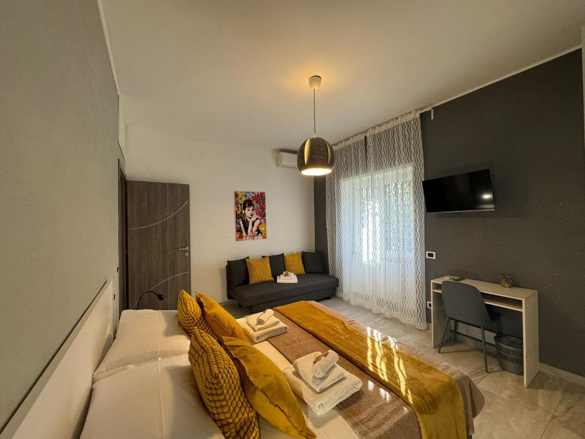 Elegant Escape By Ionio Metro Apartment *
