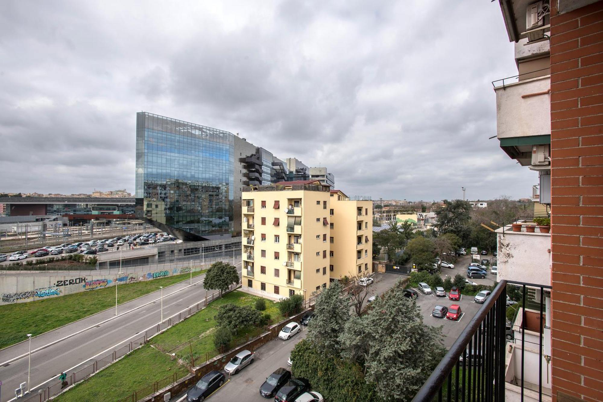 Stylish & Cozy - 5 Star Location- Balcony - View Holiday home *