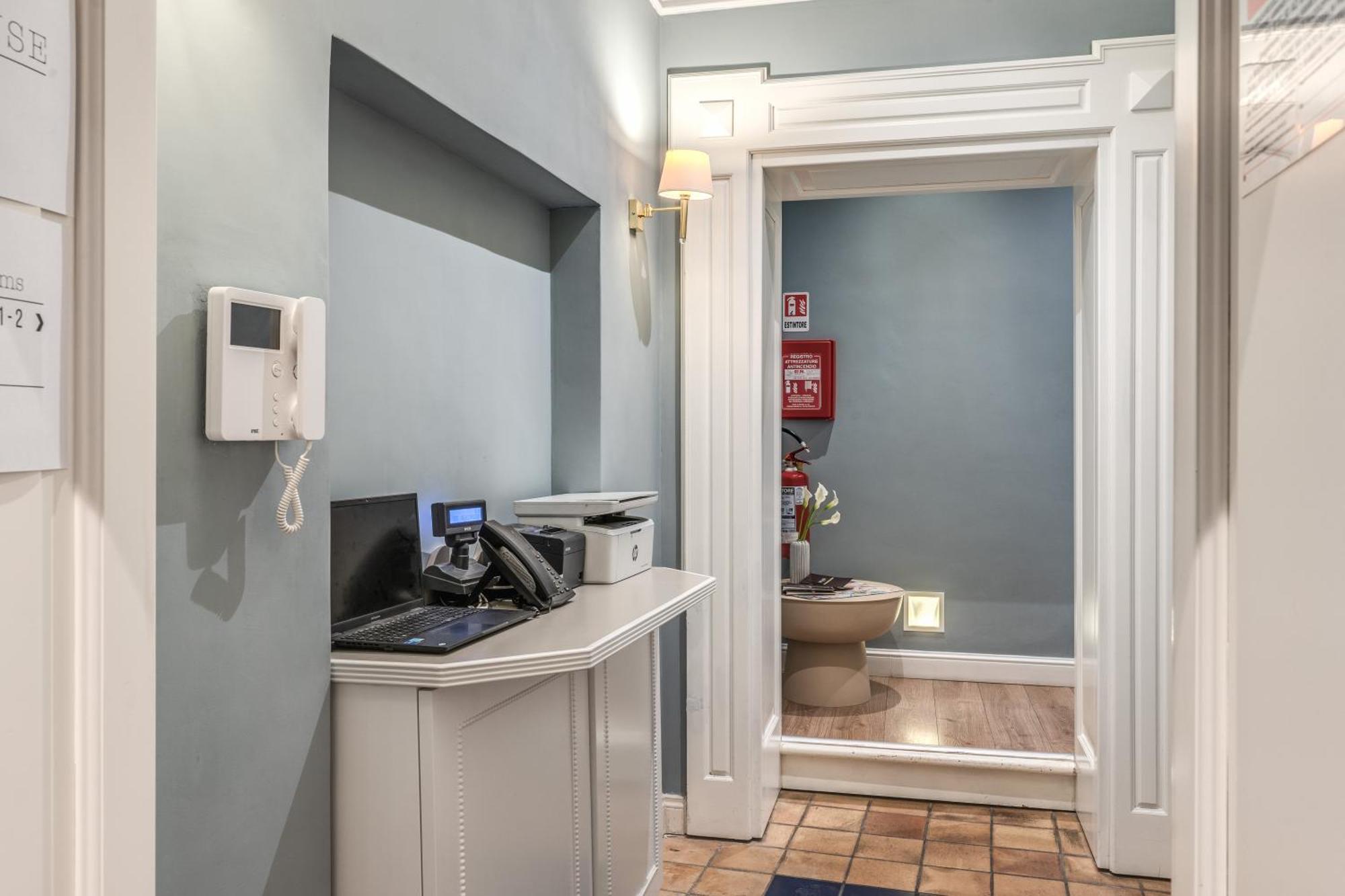 Townhouse Condotti 29 Guest house *