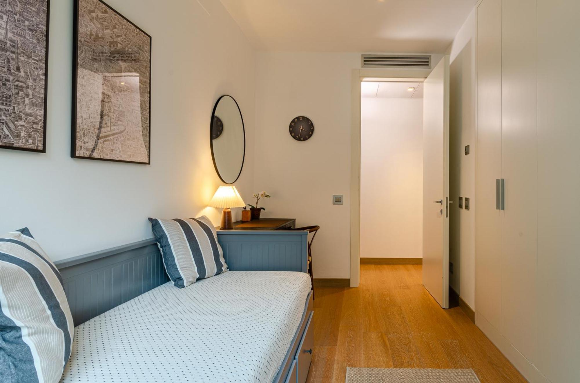 Domus Urbana 152 Apartment *