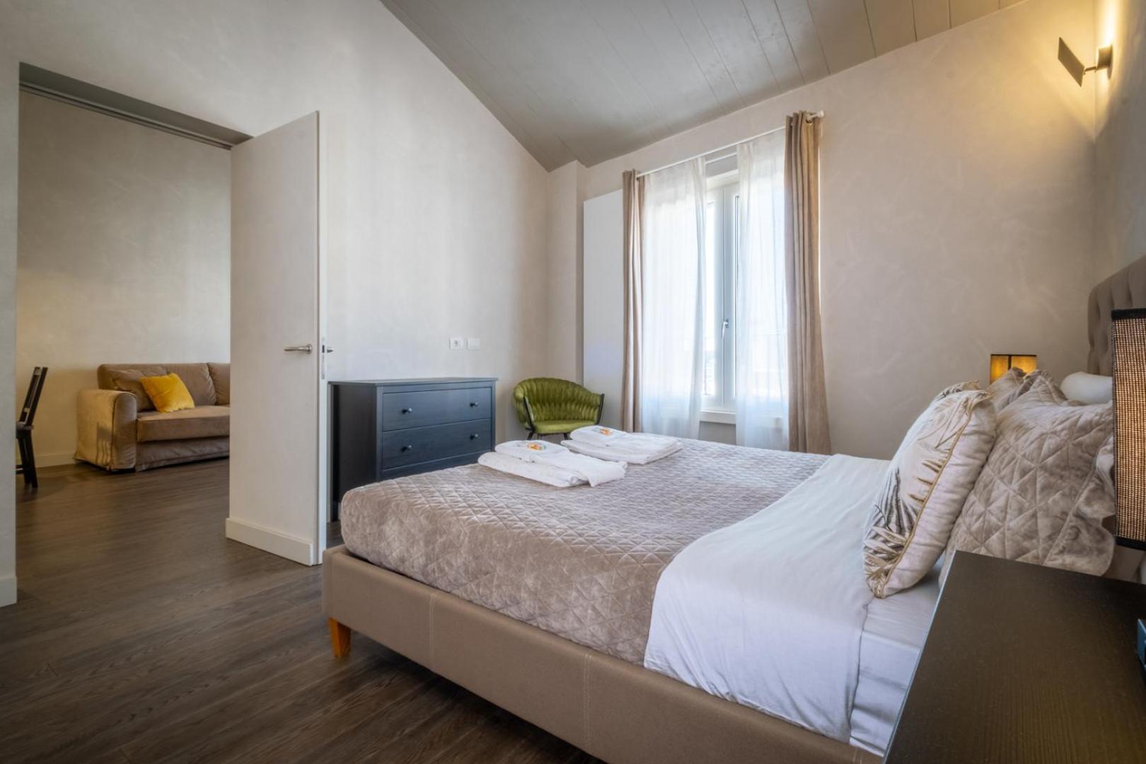 Elegant And Luxury @altare Della Patria Apartment