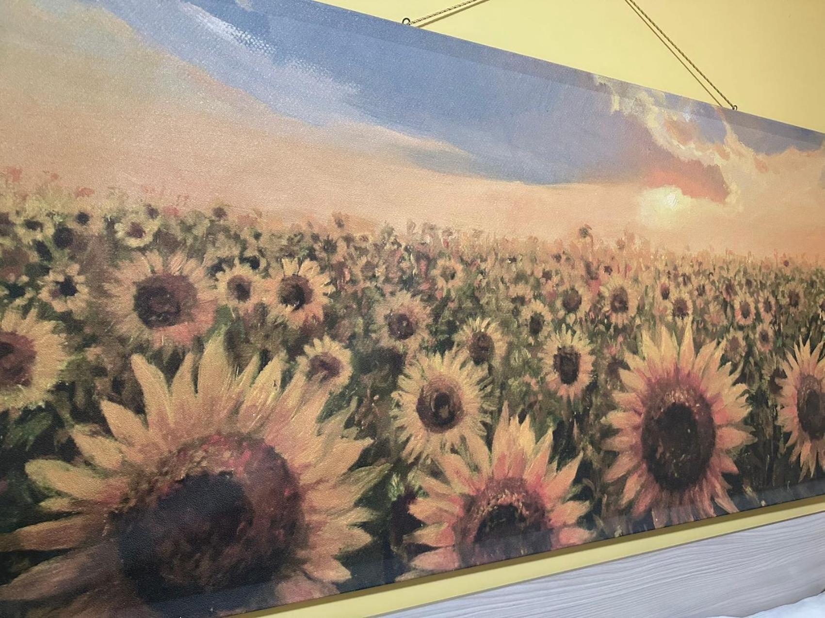 Sunflower Apartment