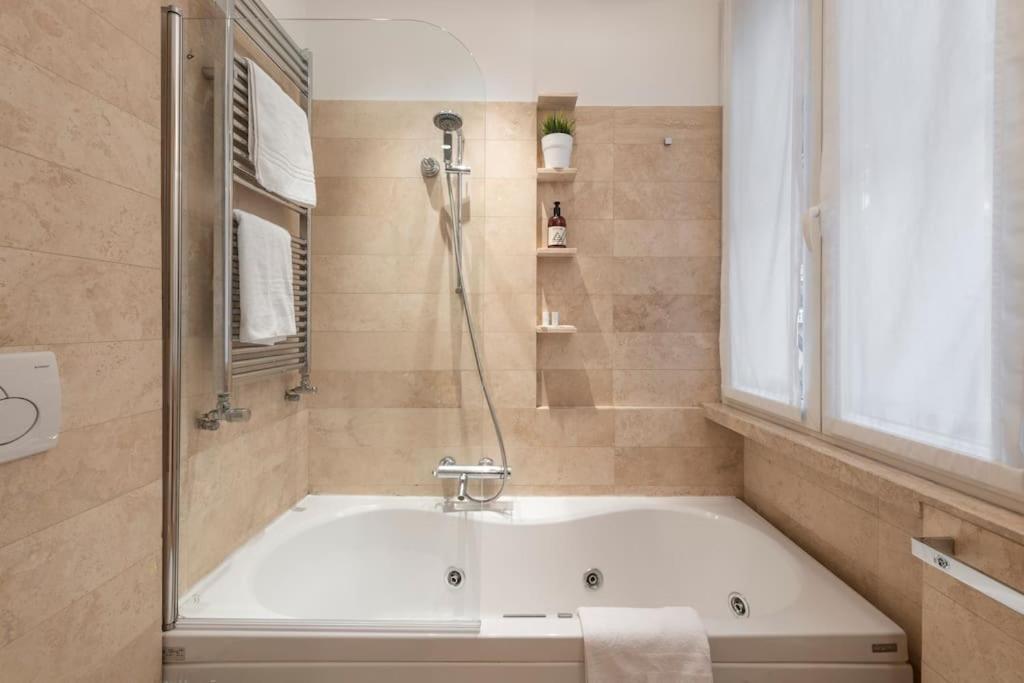 2 - Exclusive 2bedroom & 2bathroom * Rome