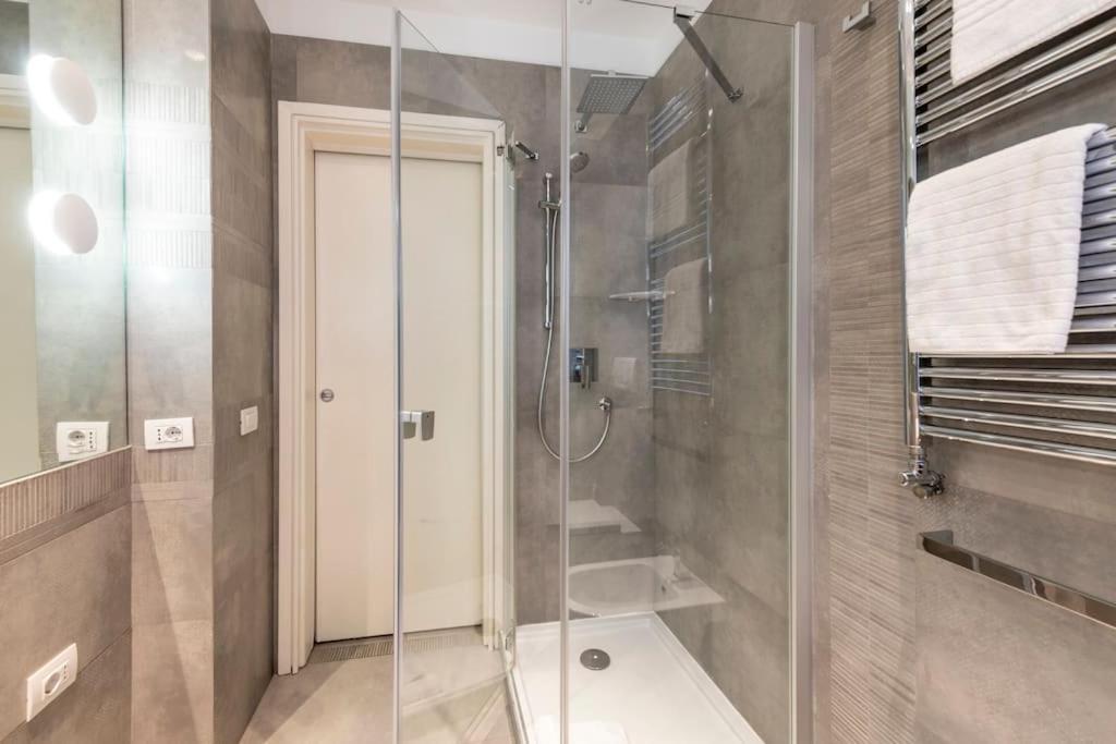 2 - Exclusive 2bedroom & 2bathroom
