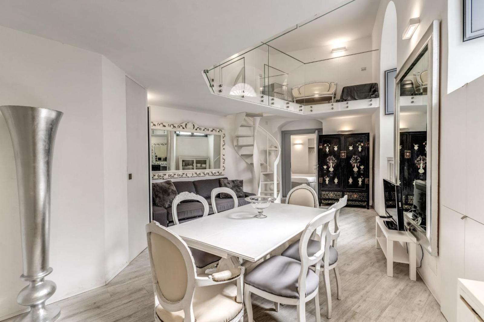 Elegant Flat In The Historic Near Colosseum! Rome