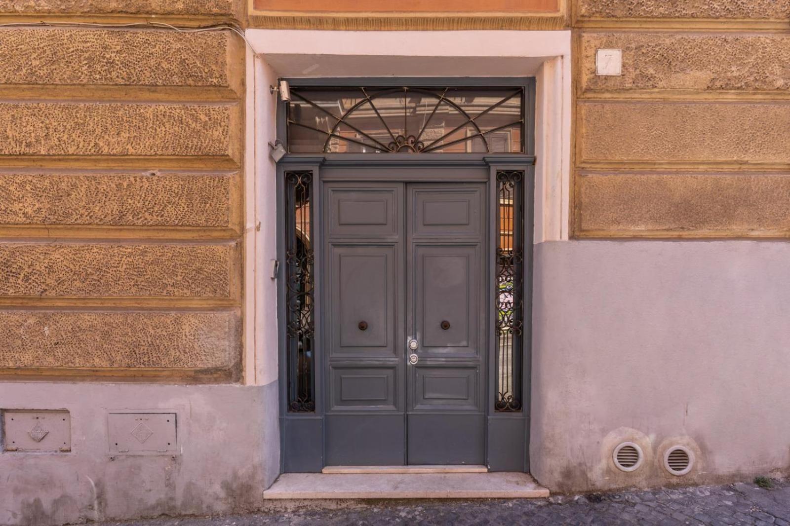 Elegant Flat In The Historic Near Colosseum! Rome