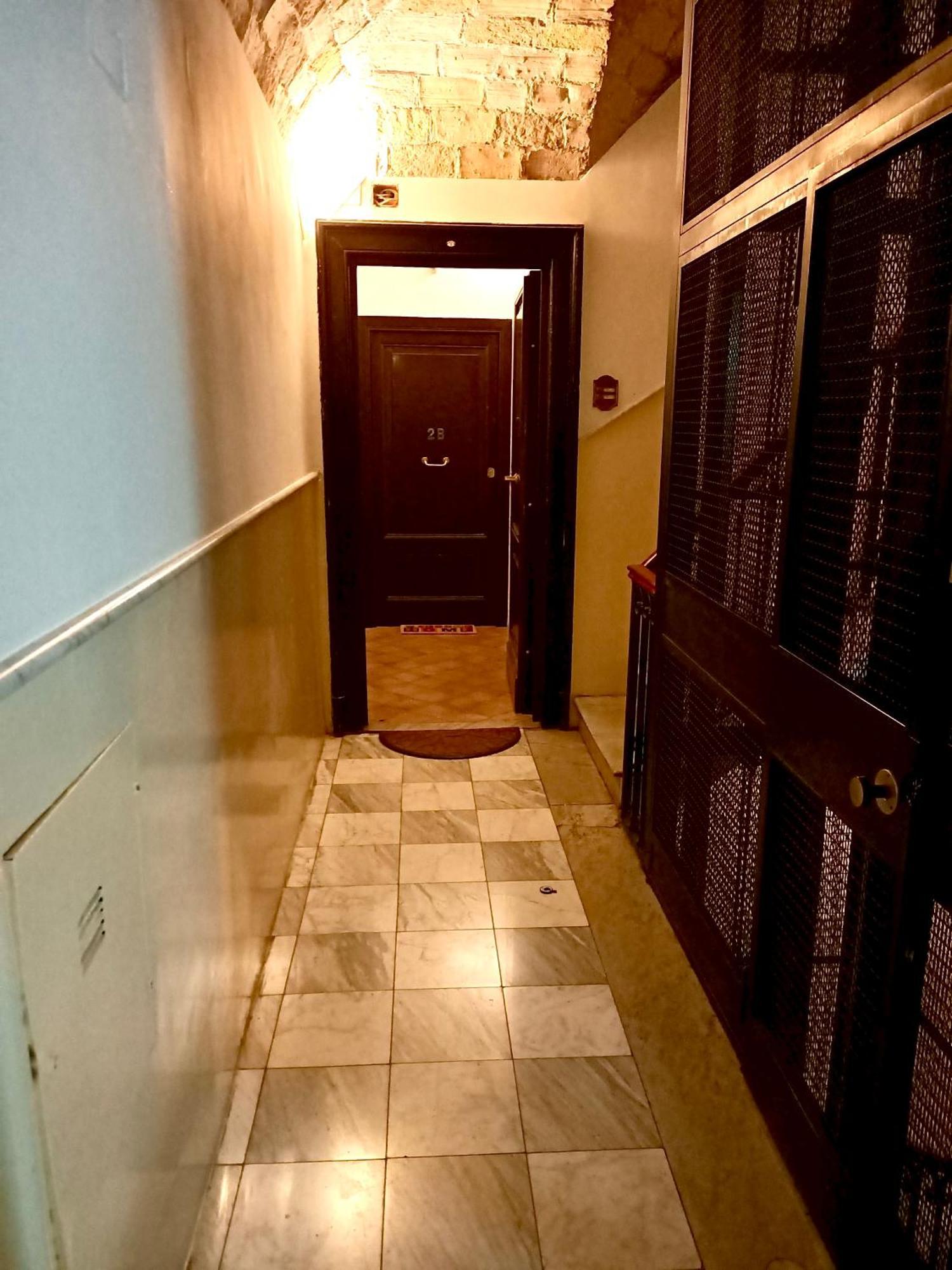 2b Domus Vaticana Apartment *