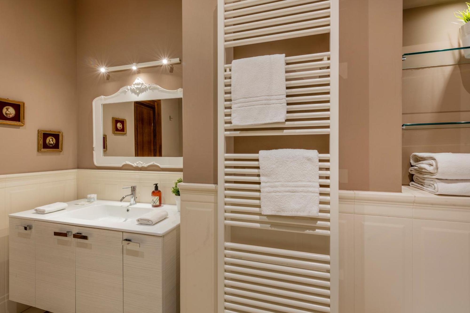 1 - Elegante Con Terrazzo