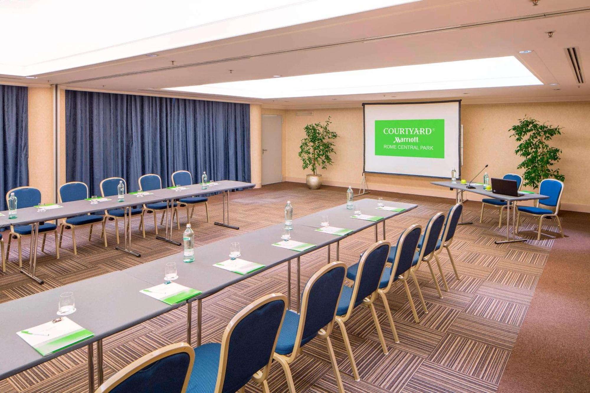 Hotel Courtyard By Marriott Park Rome