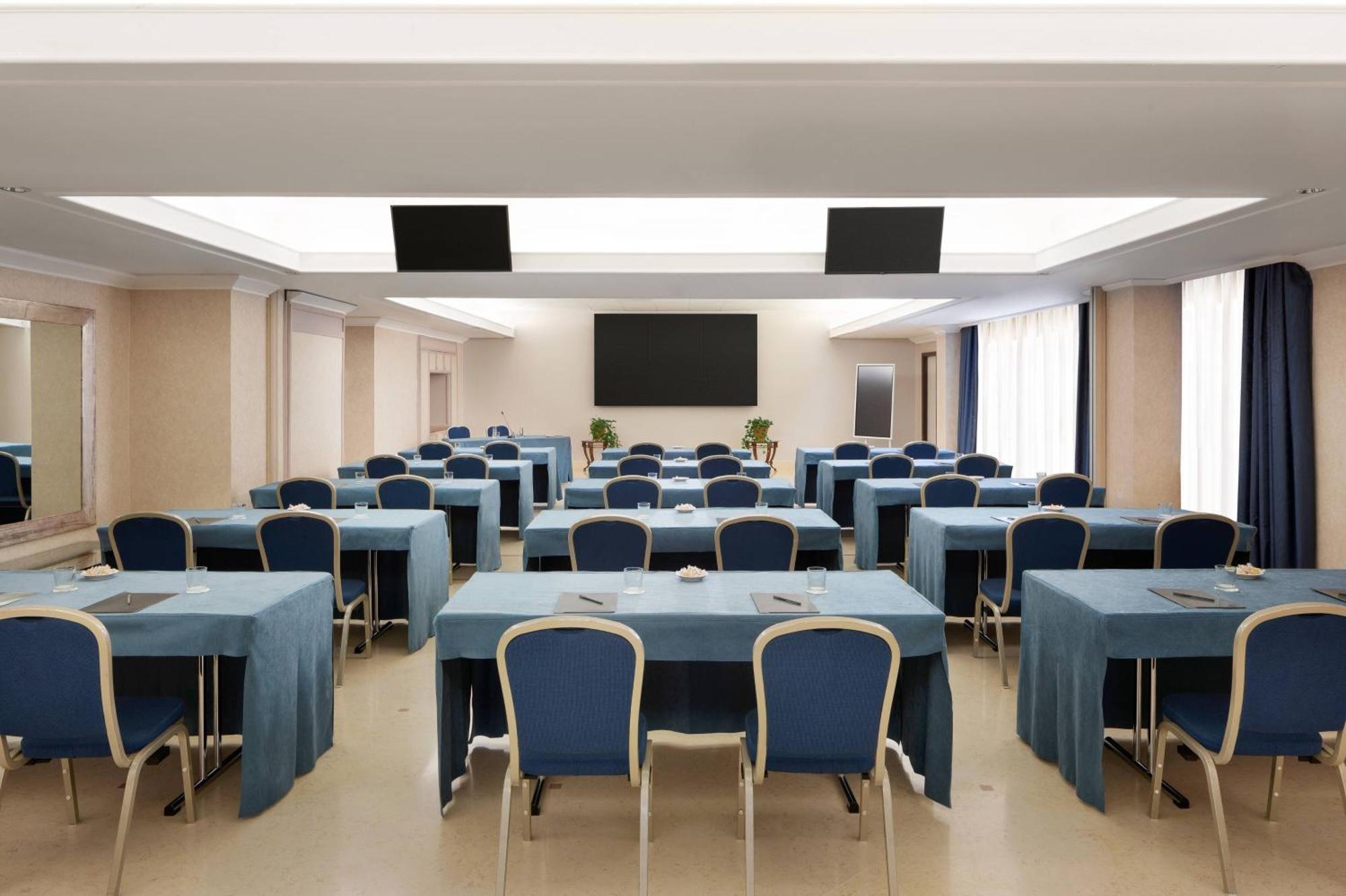 Courtyard By Marriott Park Hotel 4*