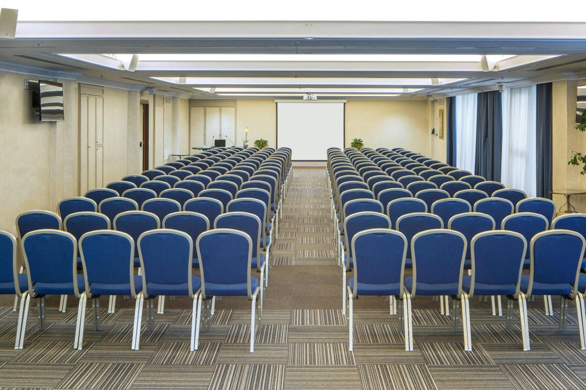 Hotel Courtyard By Marriott Park Rome