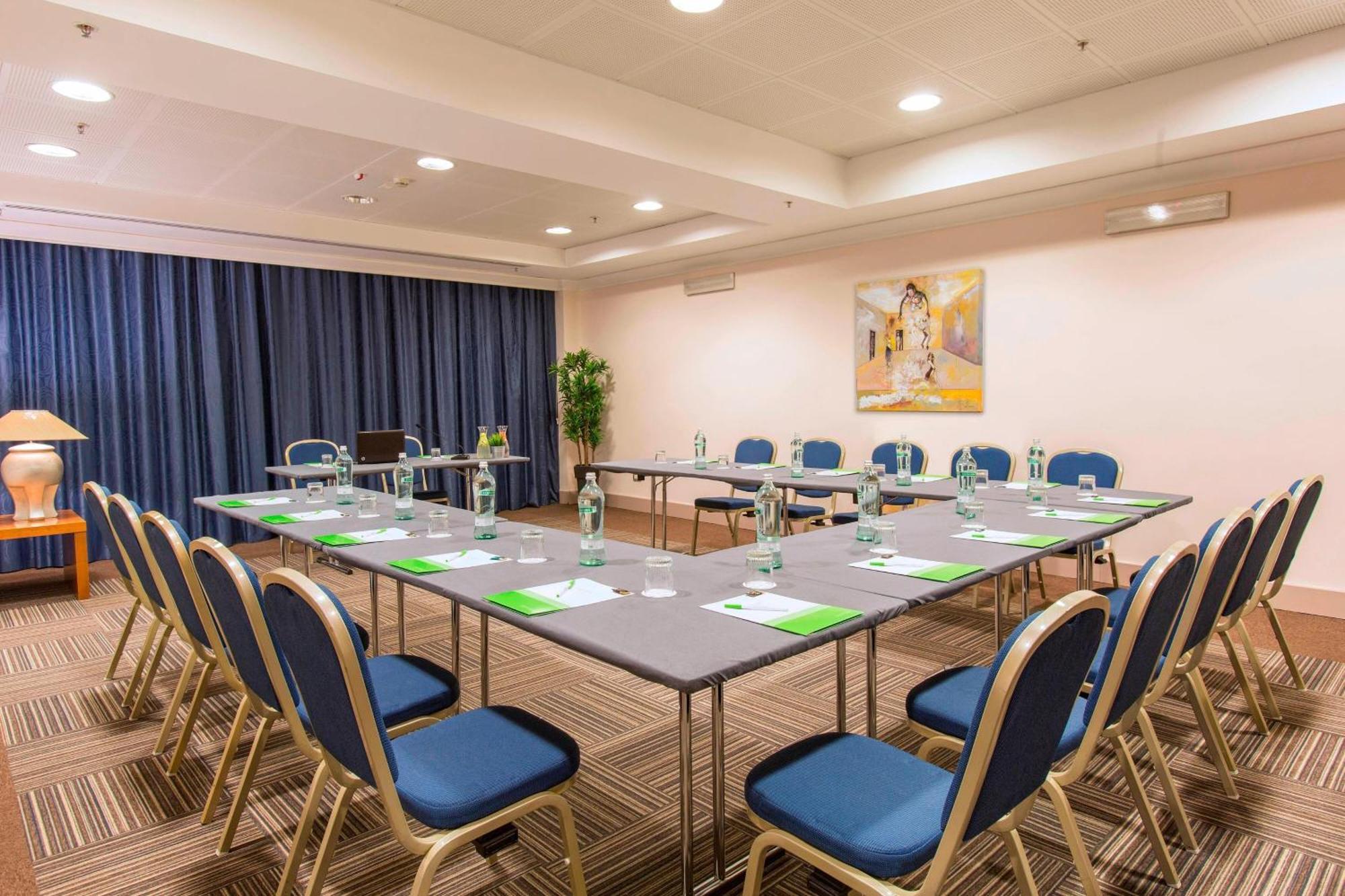 Hotel Courtyard By Marriott Park Rome
