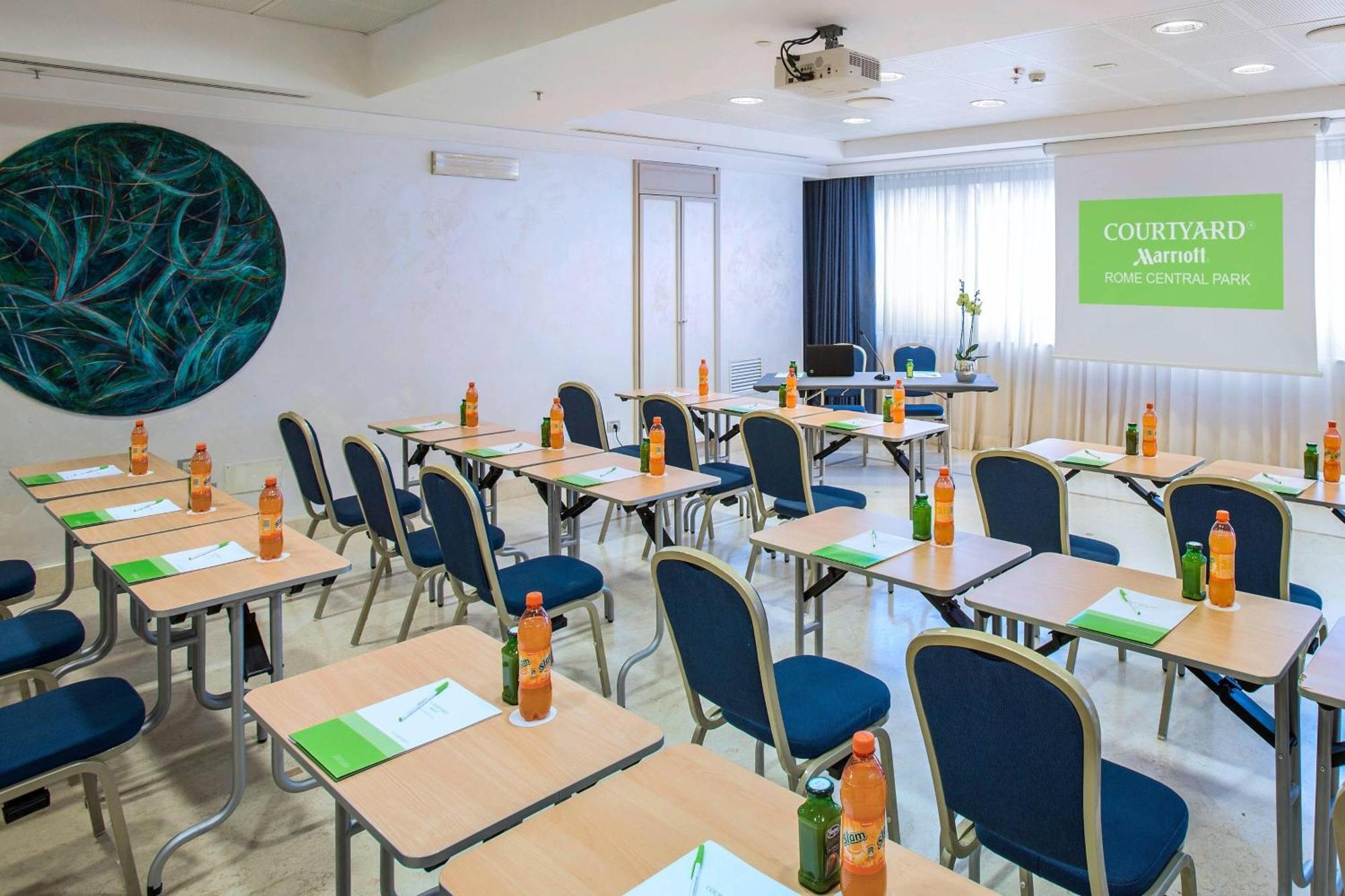 Courtyard By Marriott Park Rome