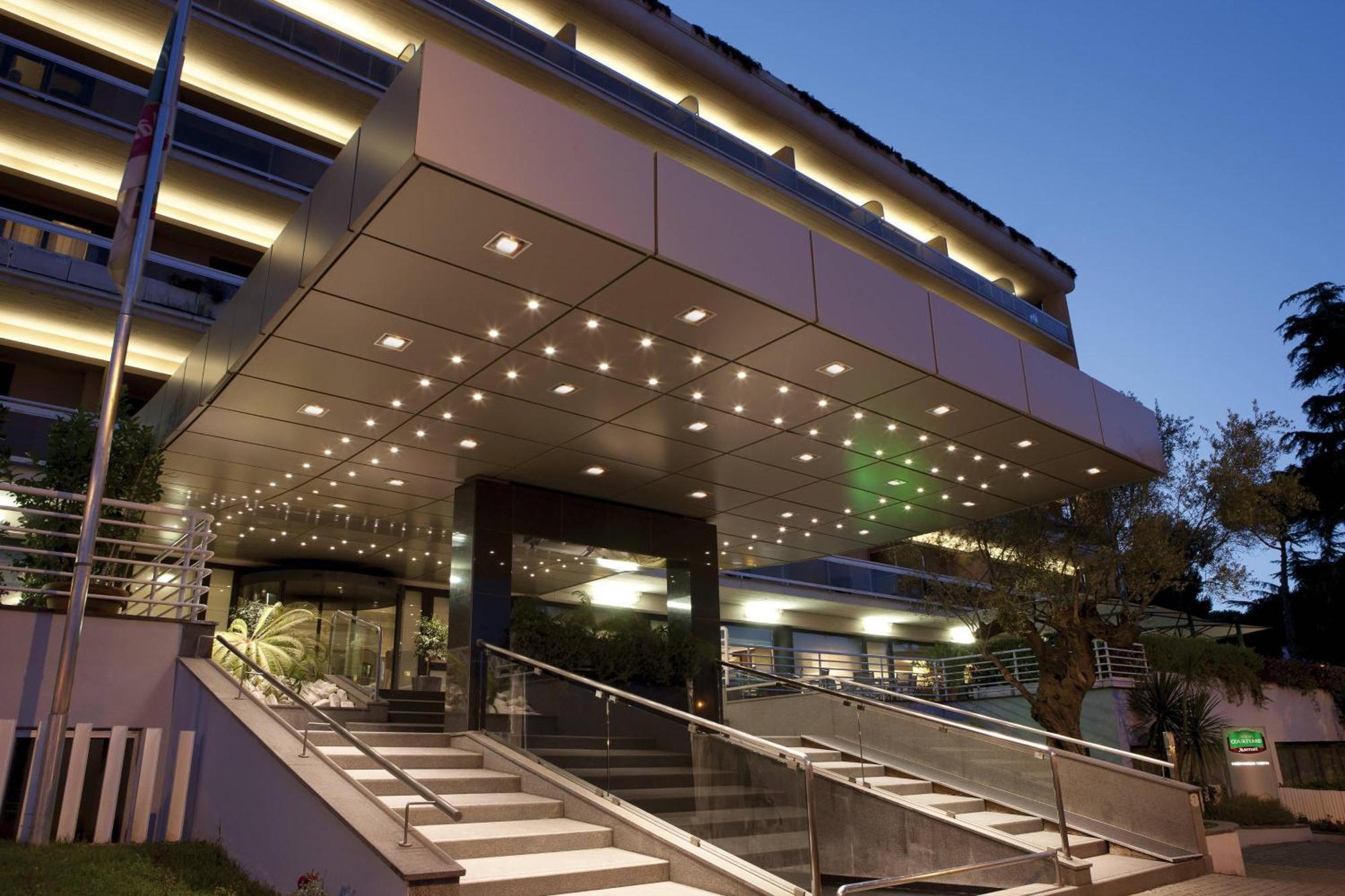 Courtyard By Marriott Park Hotel Rome