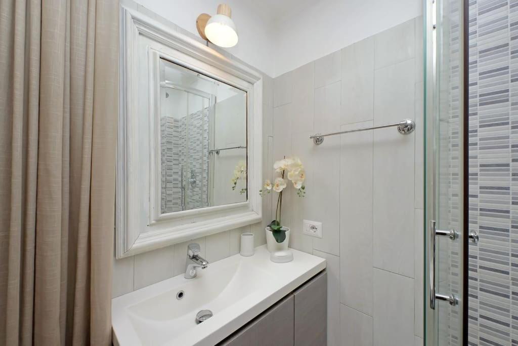 Lucky Domus Tuscolano Apartment Rome