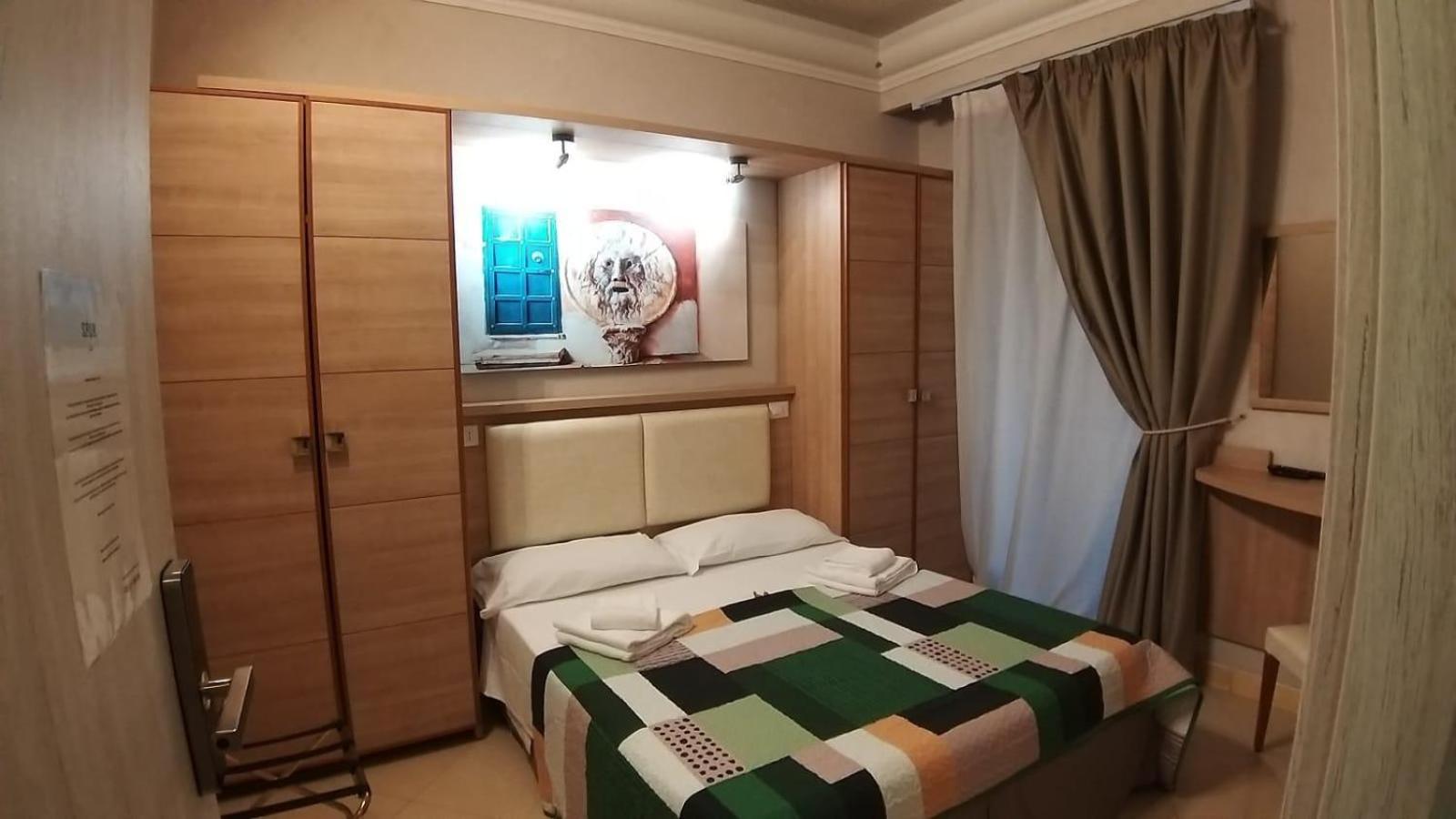 Spqr House Bed & Breakfast Rome
