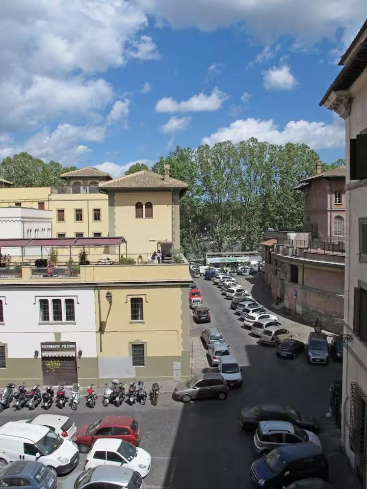 Apartment Spacious, Modern, Bright Apartment, Near Piazza Navona!