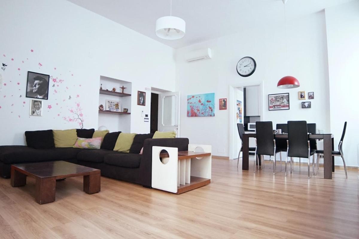 Apartment Flour -